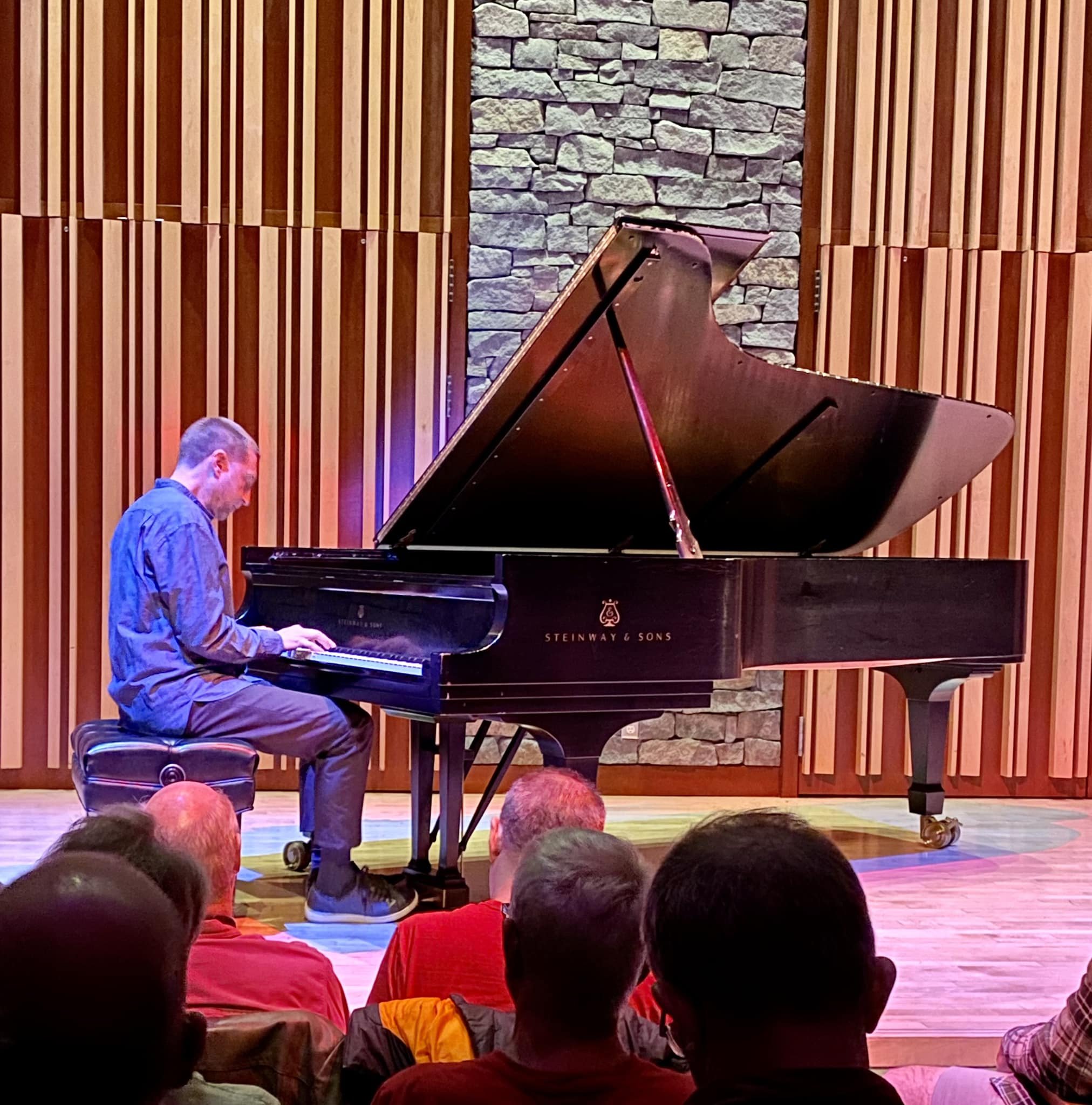 What a great pleasure it was to hear Benny Green at  Pyatt Hall last night!  What a beautiful player! 

Thanks Cory Weeds and Frankie's Jazz Club for bringing him in.