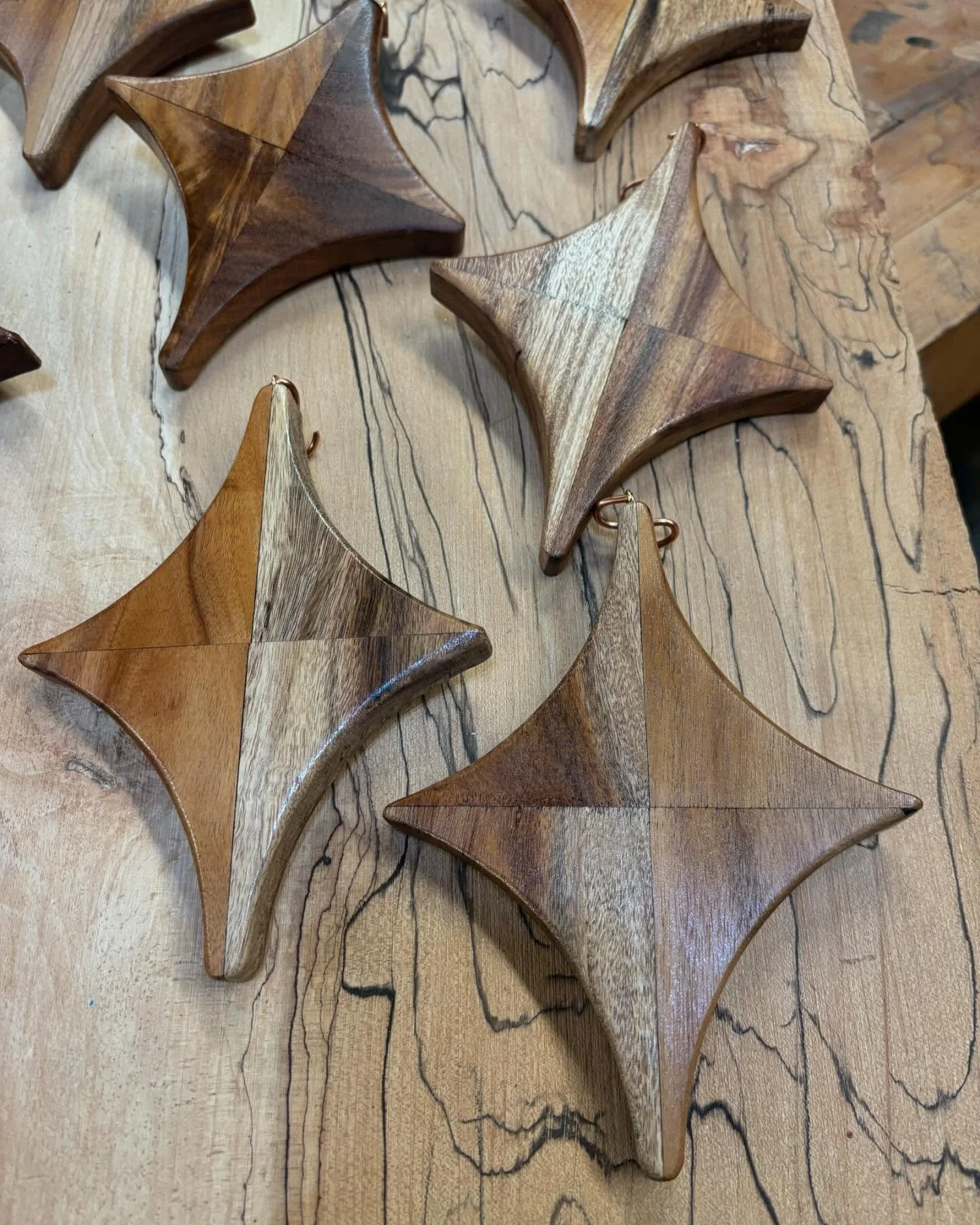 Why wait &lsquo;till Christmas?  Acacia wood stars are always in season! 

Found a few acacia wood scraps at the bottom of the bin and decided to do something better with them than the disposal. I think they came out pretty well!

#Tinkery 
#atx 
#wo