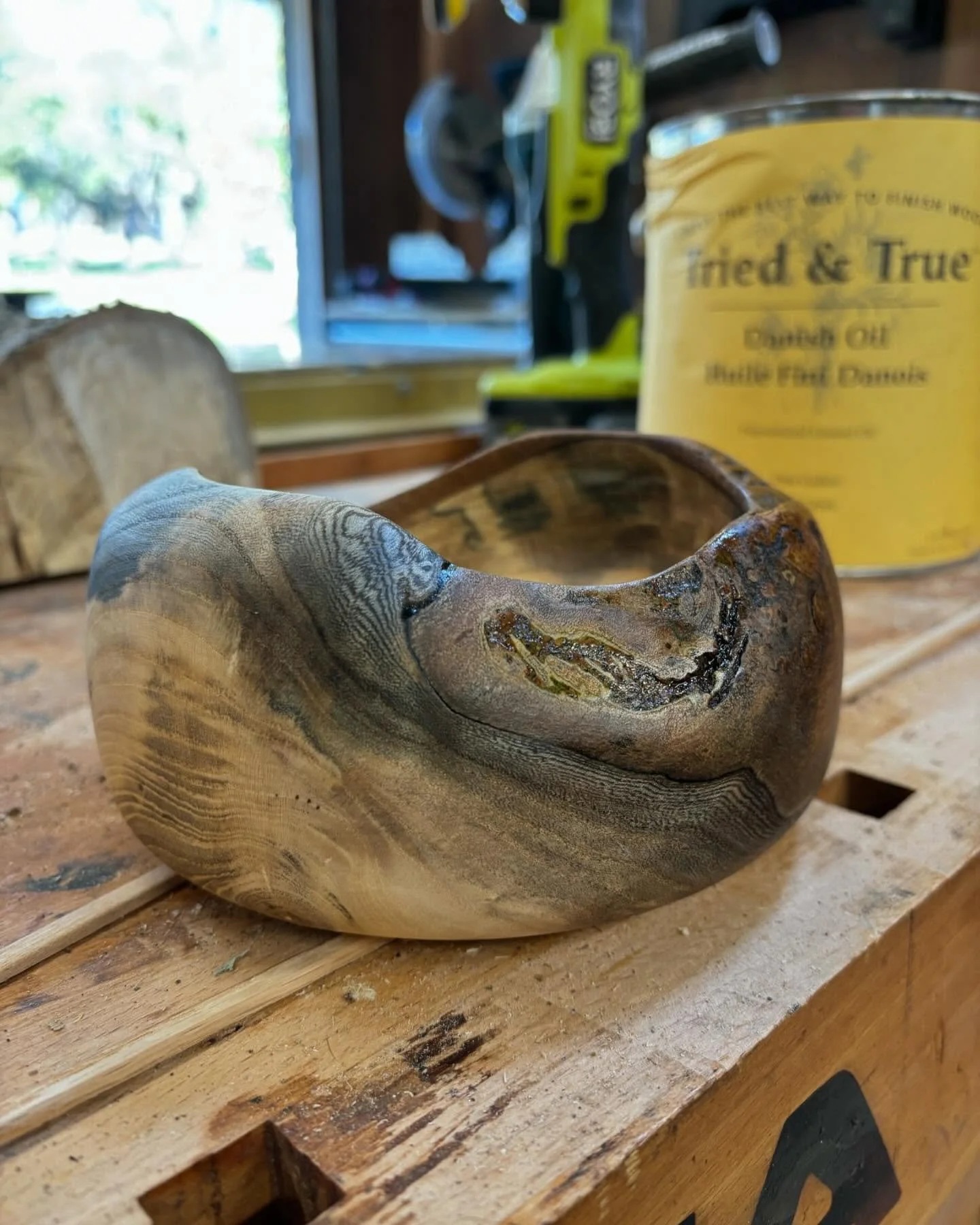 The wind took out a few limbs from a local pear tree. I was excited to try my hand at turning a new wood for me. I think this guy came out ok.

I finished the piece with @triedandtruewoodfinish danish oil and the color &amp; shape of the piece remind