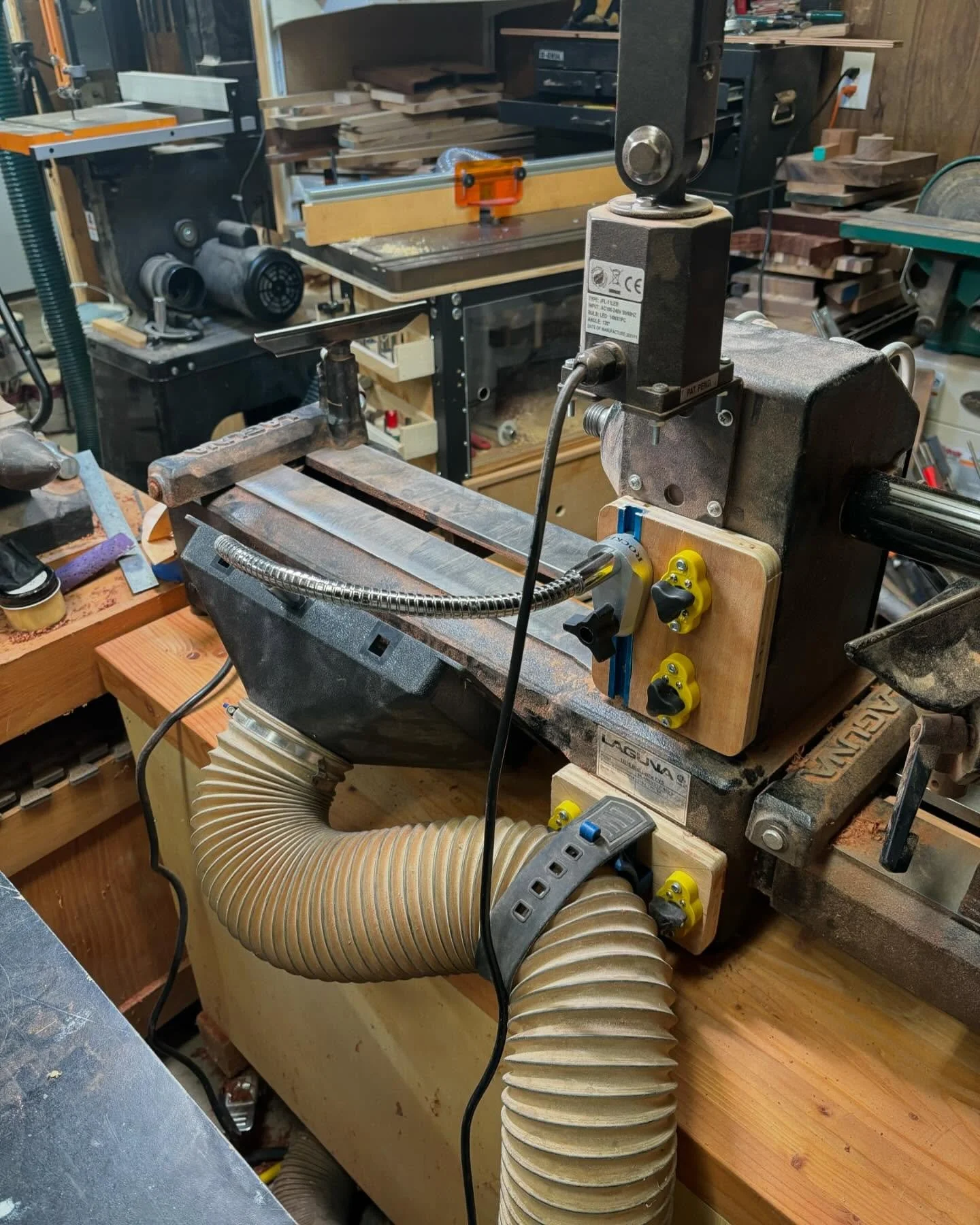 Using a few @magswitch_automation magnets and a few @rockler_woodworking fittings to Improve the dust collection situation on the lathe.
 
#Tinkery 
#atx 
#woodworking 
#carpentry 
#dustylife 
#shoplife
#sawdust 
#make
#handmade
#gethandsdirty
#craft