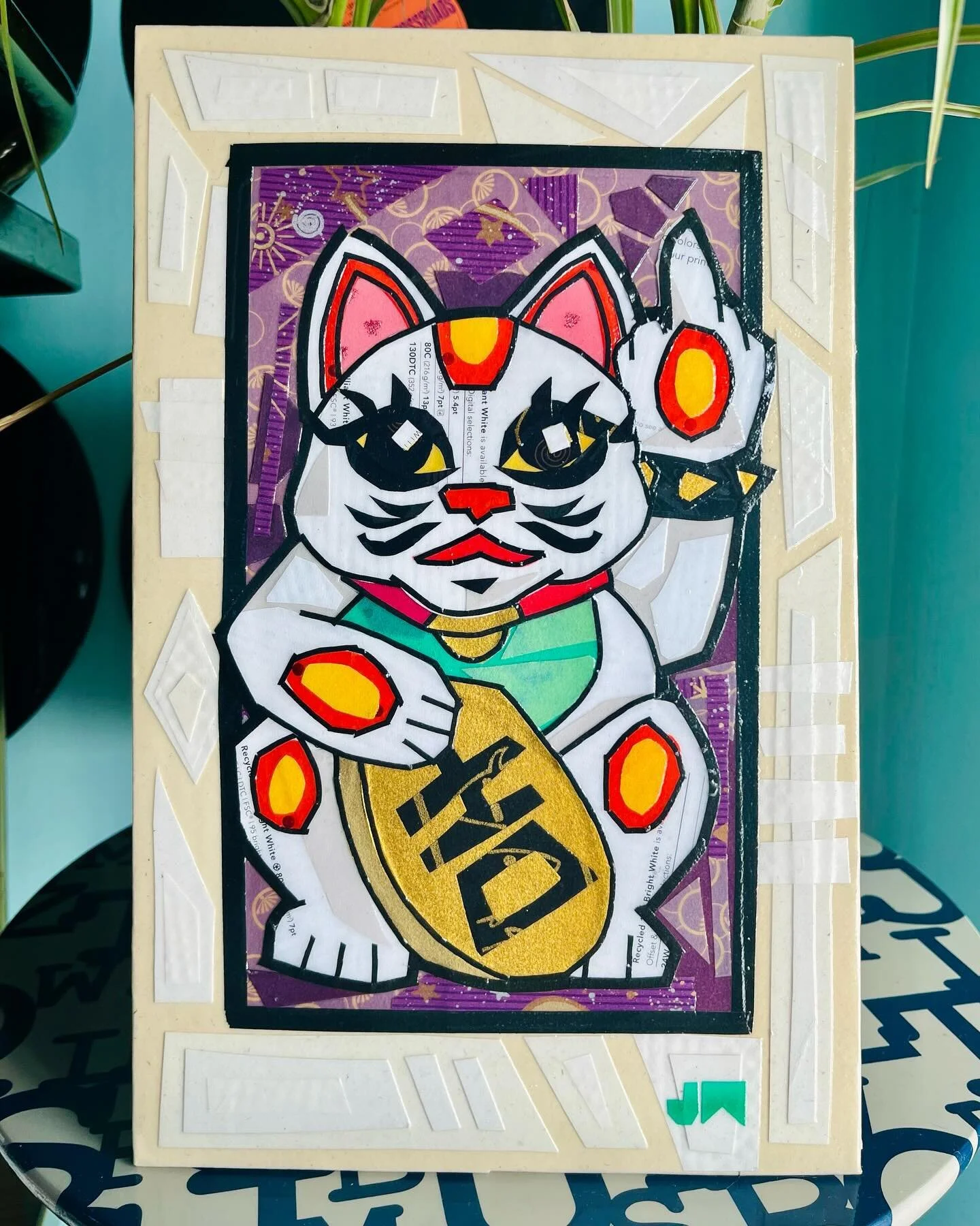 LUCKY AF 🐱✨ cut paper on wood
.
.
.
.
.
#papercollage #paparart #paper #papercrafts #artofig #artofinstagram #artistsoninstagram #artgallery #artoftheday #artlover #cutandpaste #cutandpastecollage #create #createcommune #createeveryday #japaneseart 