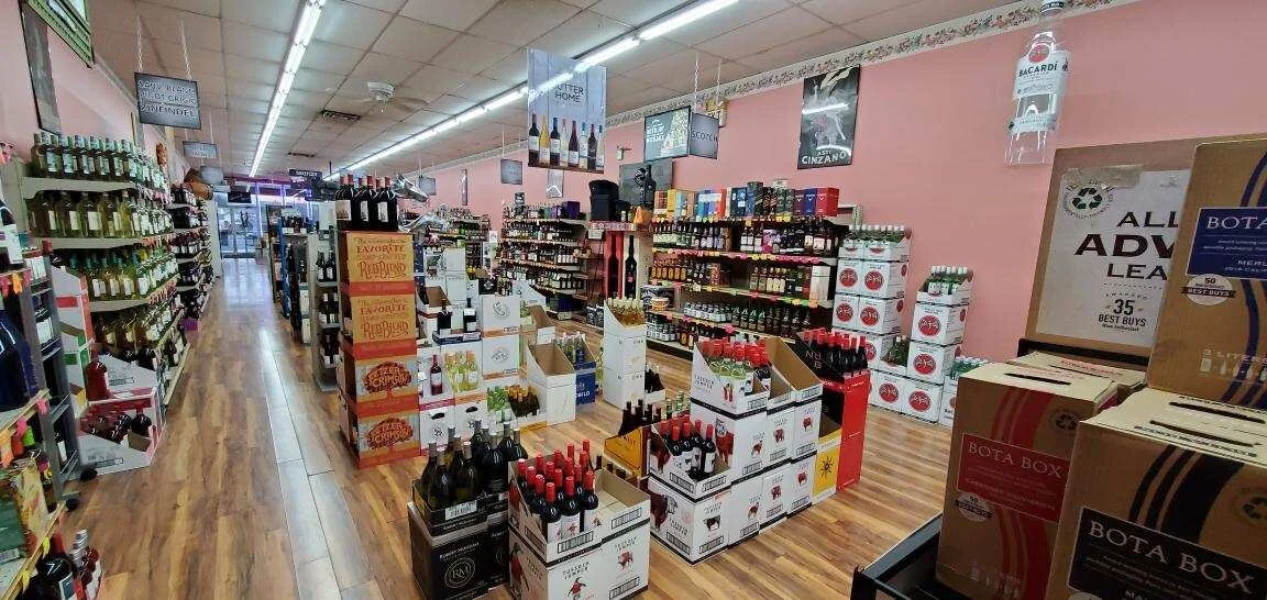 Hannaford Plaza Wine & Liquor