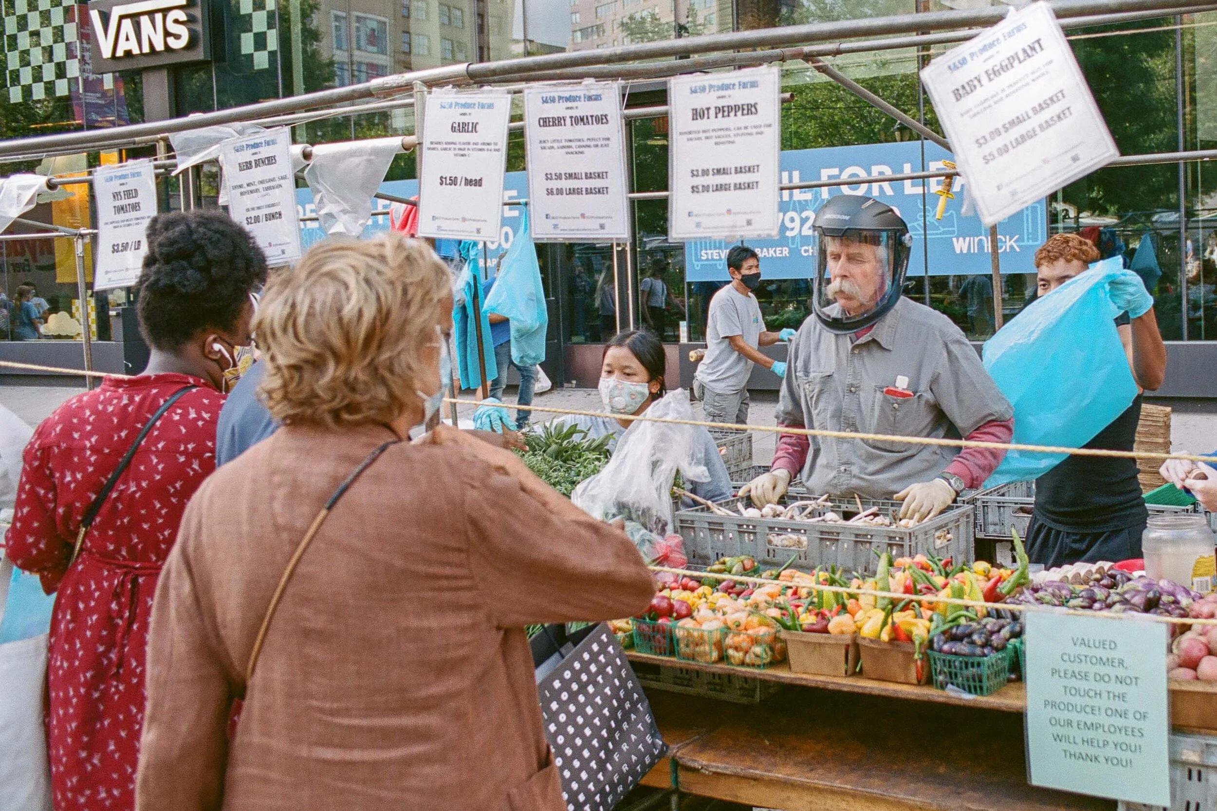 Union Square Farmer's Market — Nikon F2s / Kodak Portra 400 © 2020 Gavin Haag