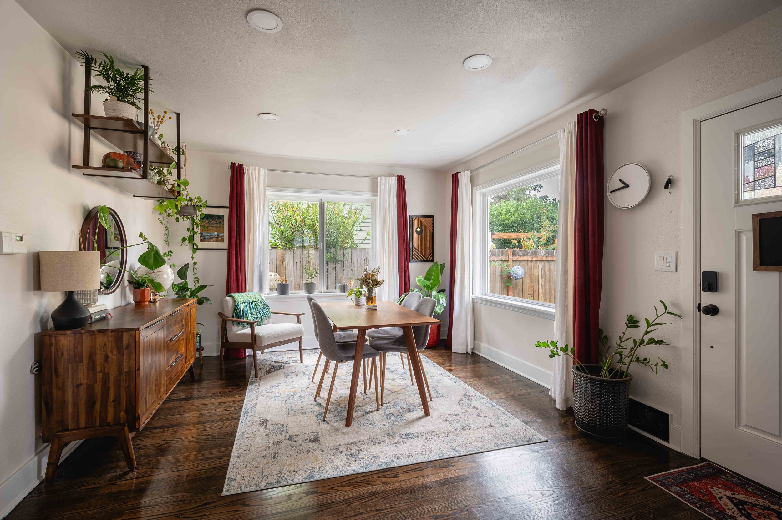 Gavin Haag Phototgraphy-airbnb real estate photography living room bedroom-1.jpg