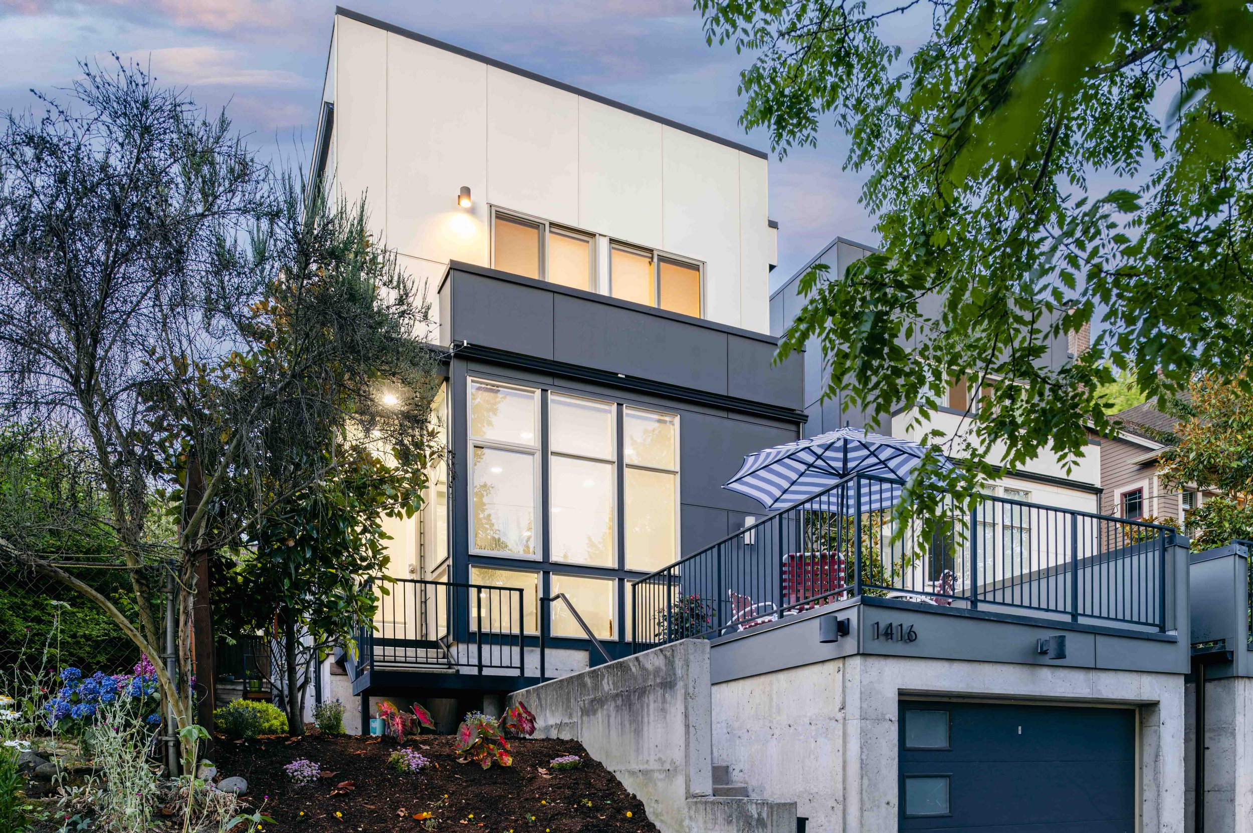 Exterior shot of a modern home by Seattle real estate photographer Gavin Haag