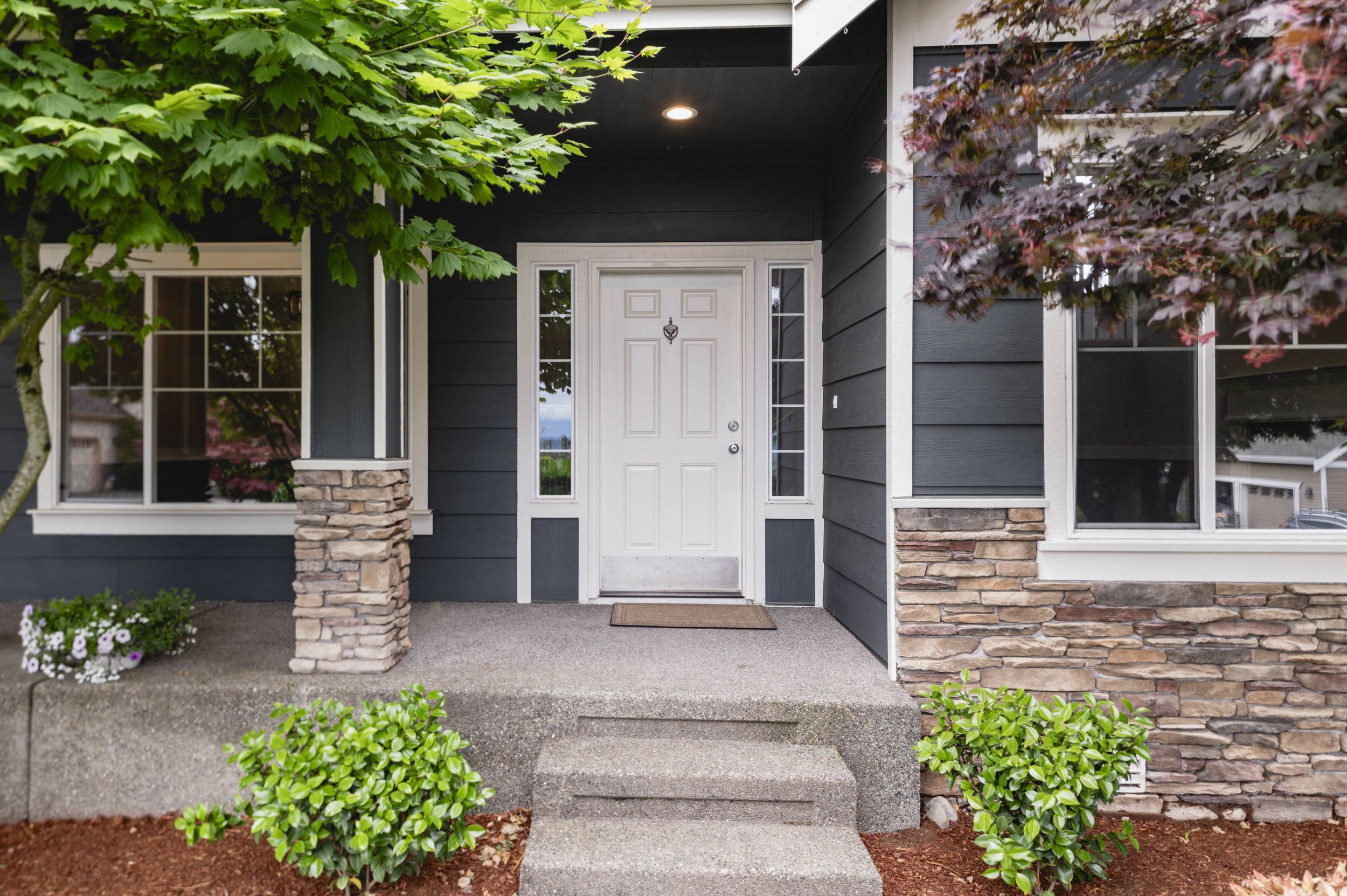 Exterior shot of a modern home by Seattle real estate photographer Gavin Haag