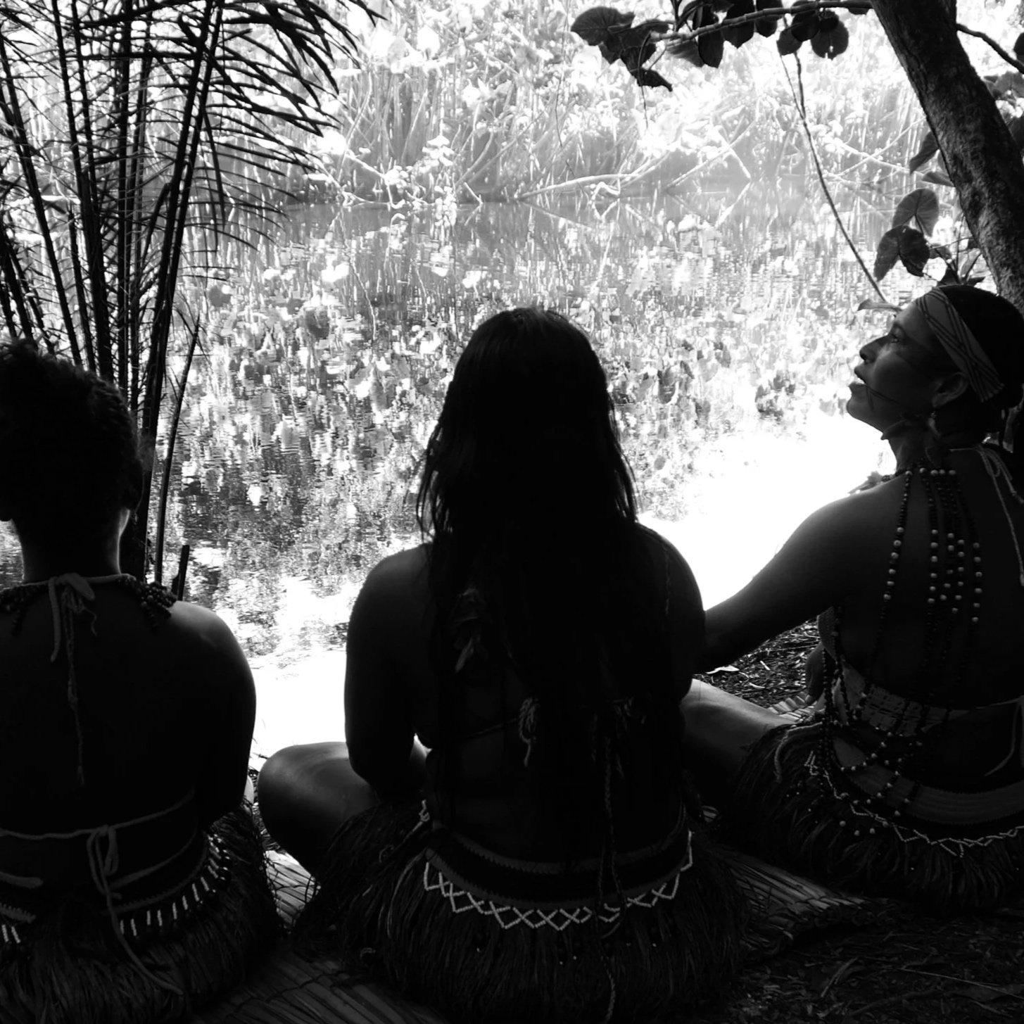 PATAXIO+WOMEN+SINGING.jpg