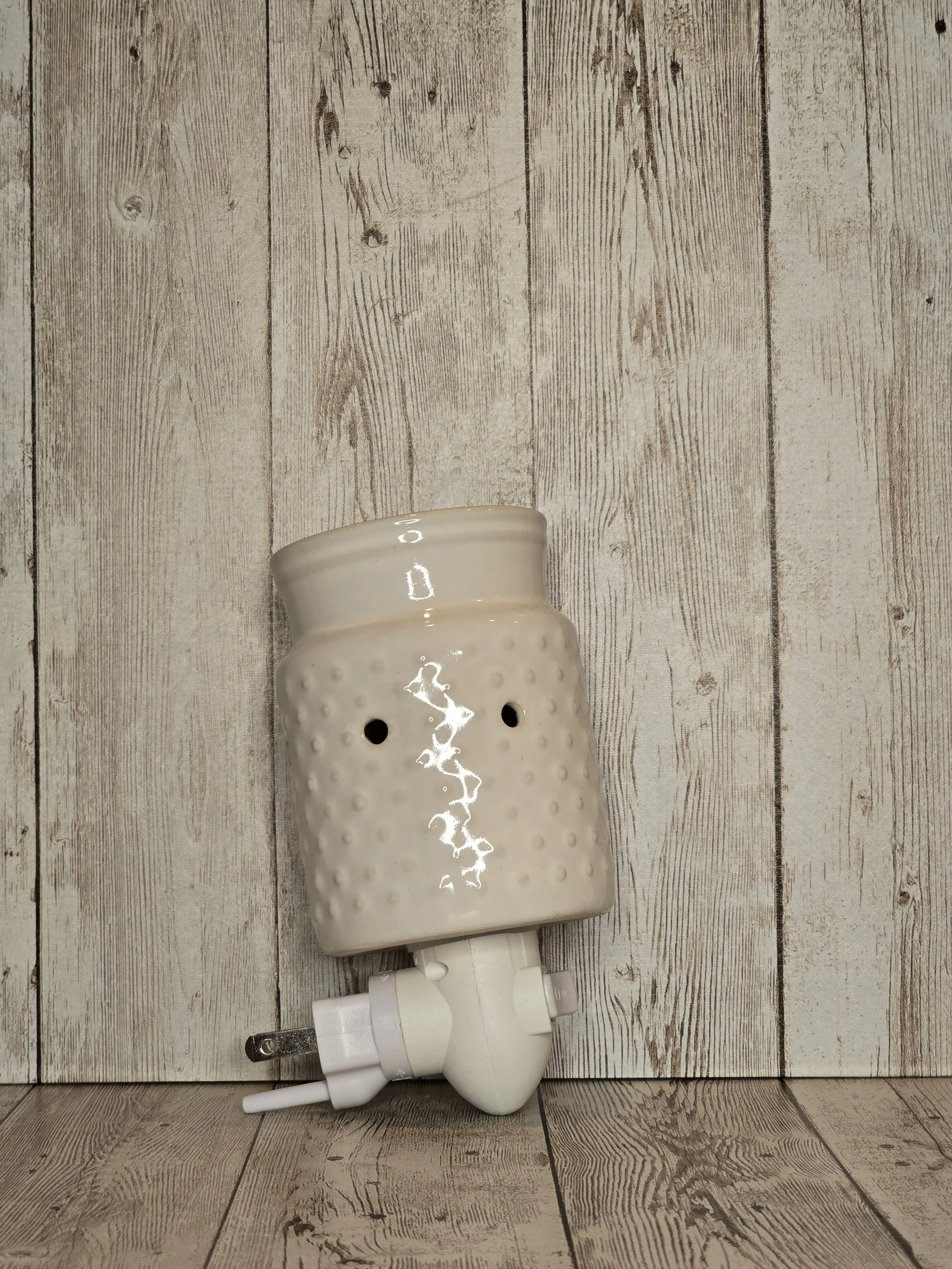 White Hobnail Pluggable Wax Melt Warmer