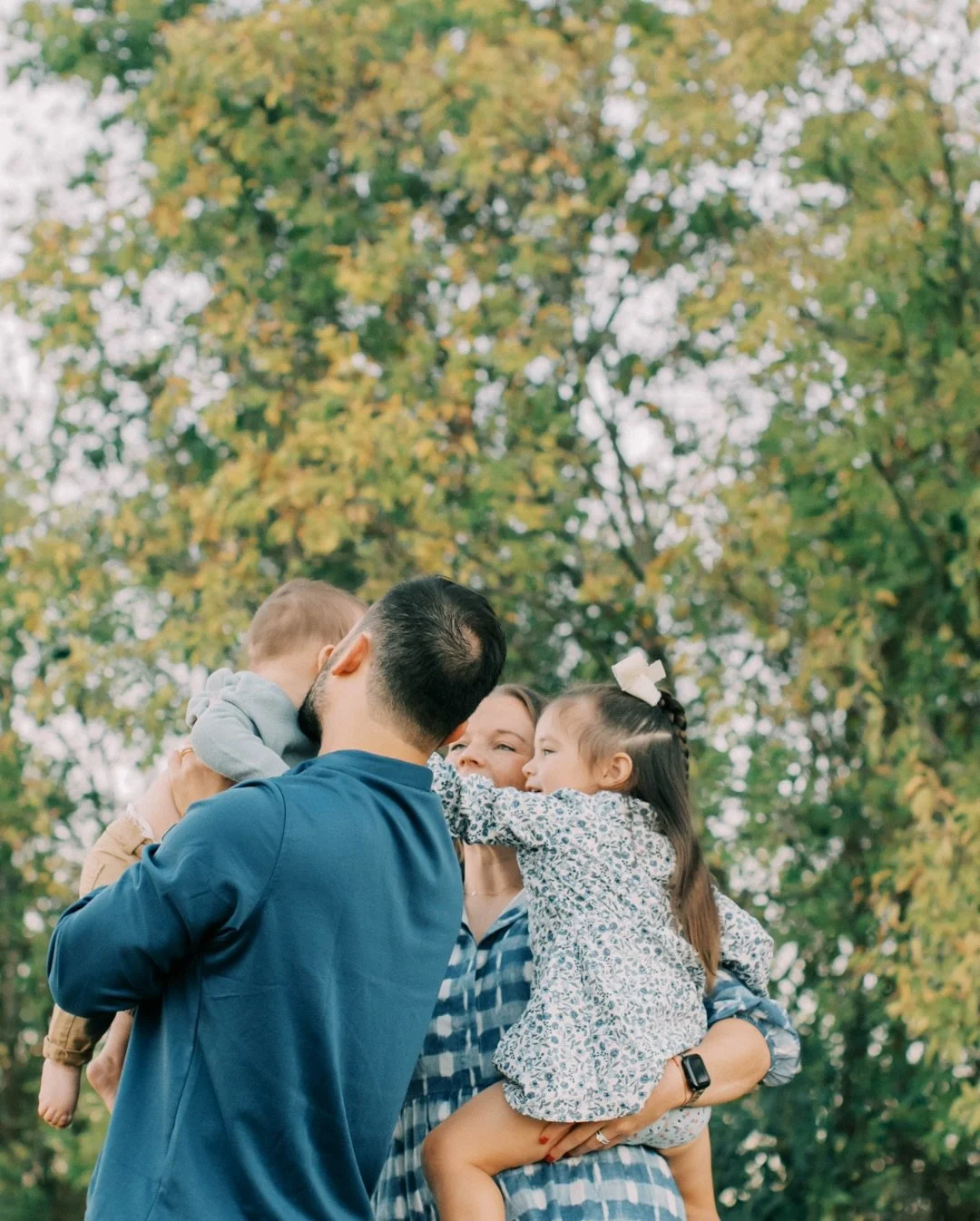 It&rsquo;s time for me to share all of the beautiful families I had in front of my camera this past fall! So crazy to say that. I remember going into August and after that it&rsquo;s all a blur! Seriously, I don&rsquo;t even remember October I just k