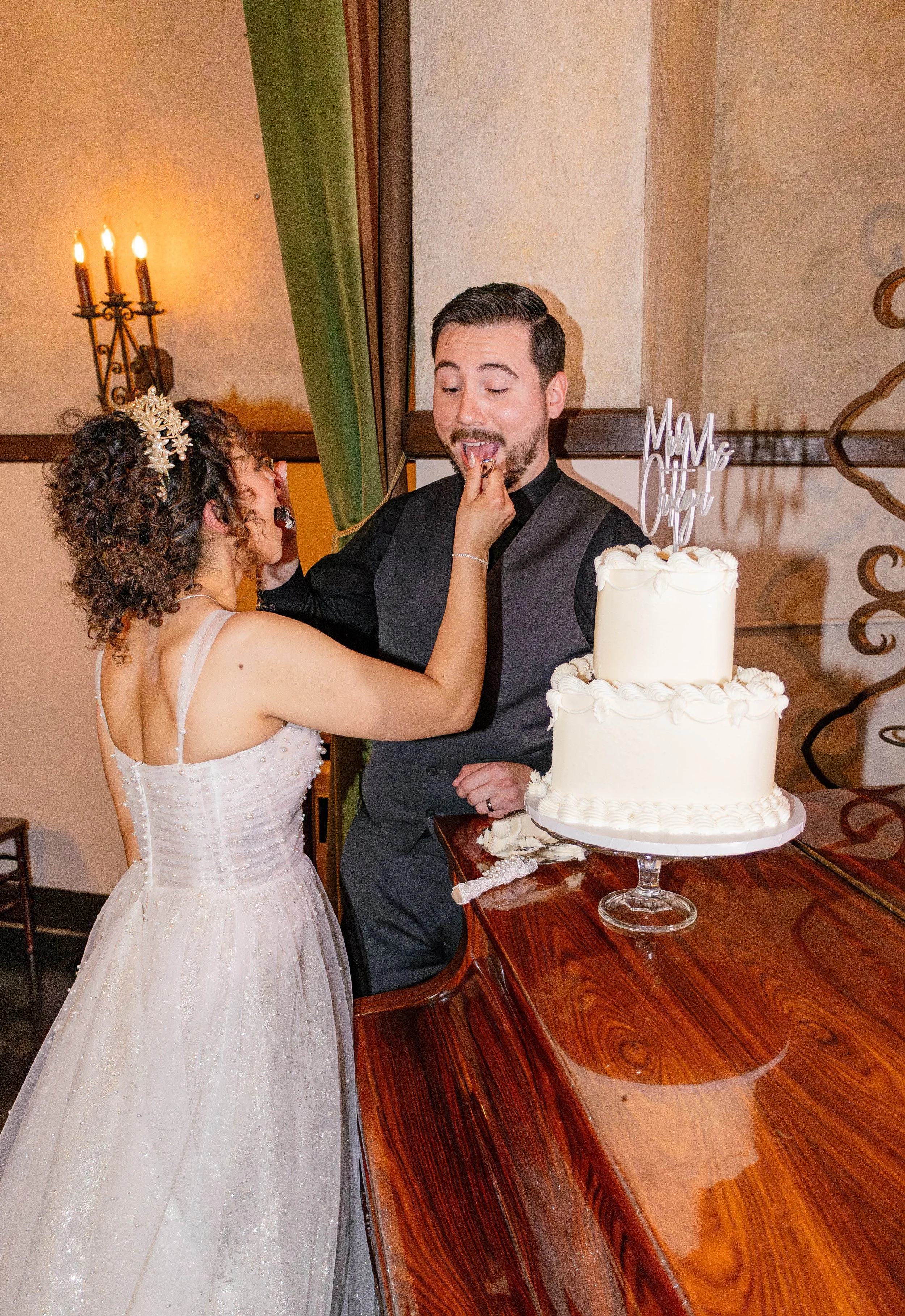 loft-84-wedding-reception-cake-cutting.jpg