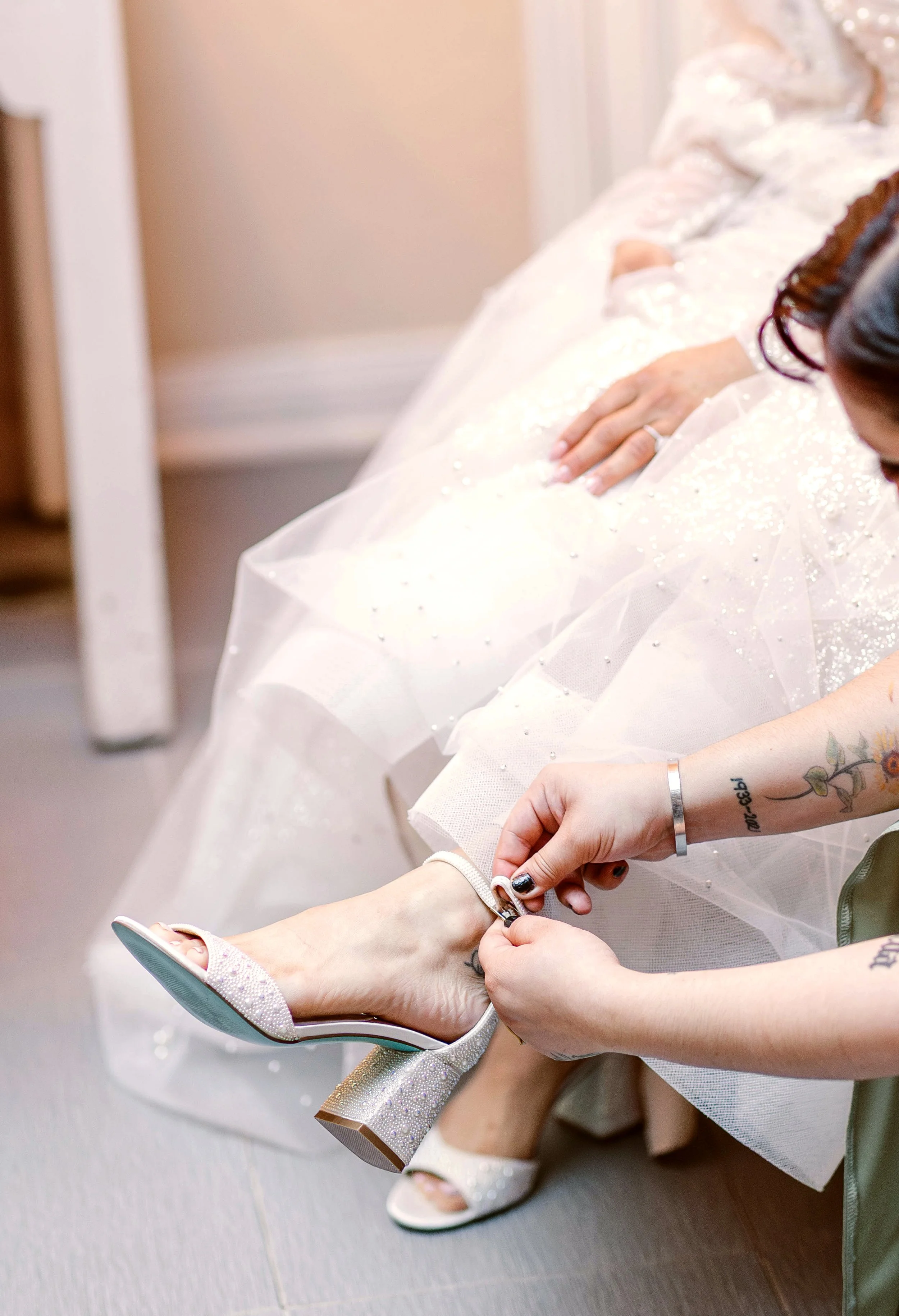 loft-84-wedding-bridesmaids-helping-bride-with-shoes.jpg