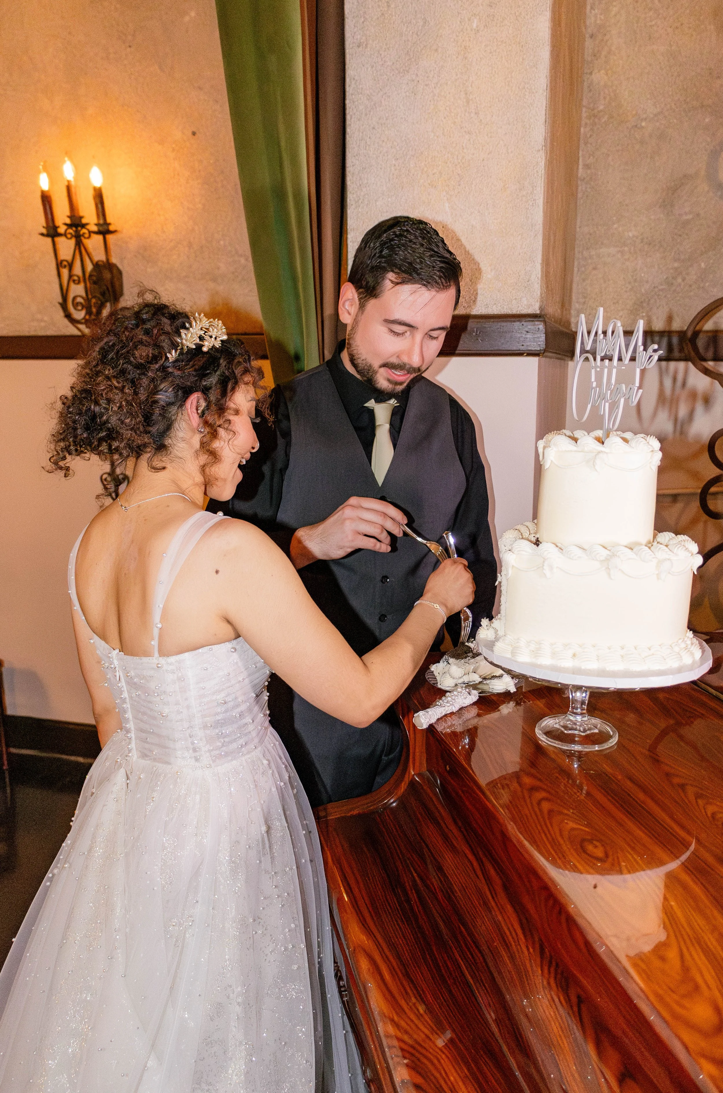 loft-84-wedding-reception-cake-cutting.jpg