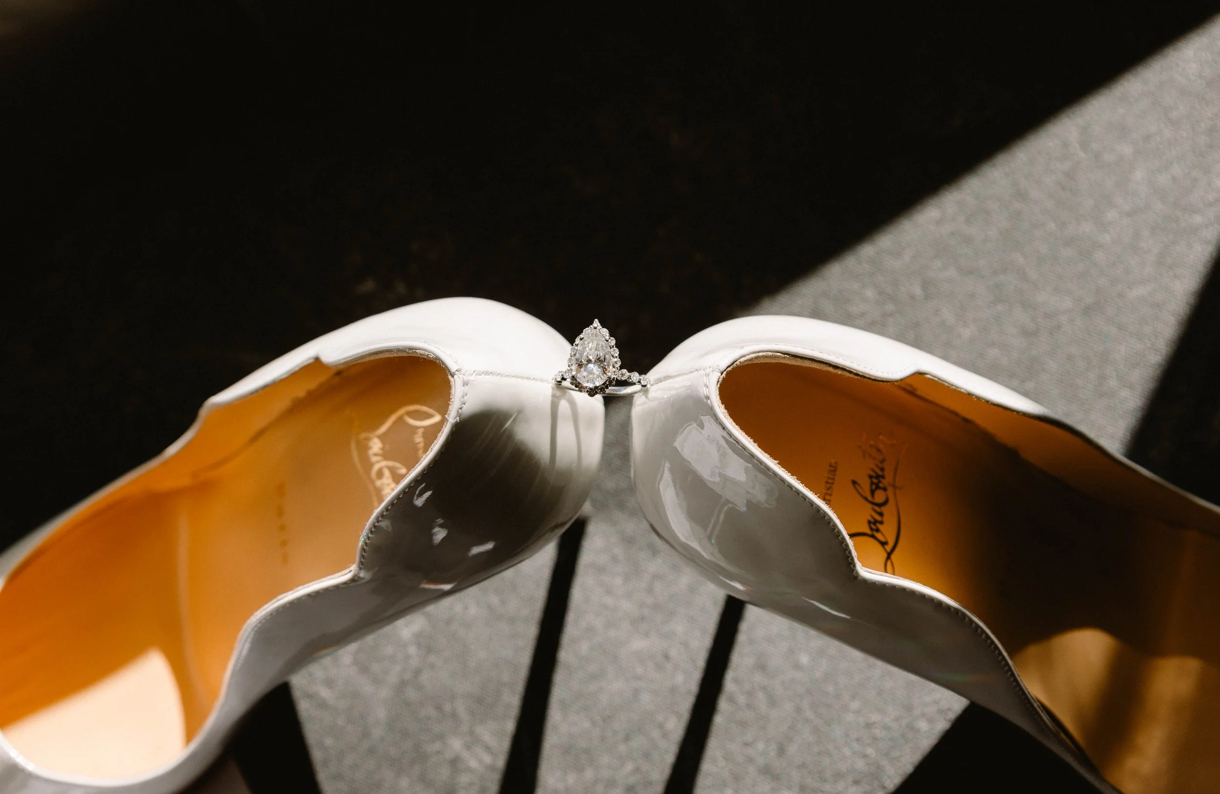 oak-glen-weddings-bridal-details-ring-in-sunlight.jpg