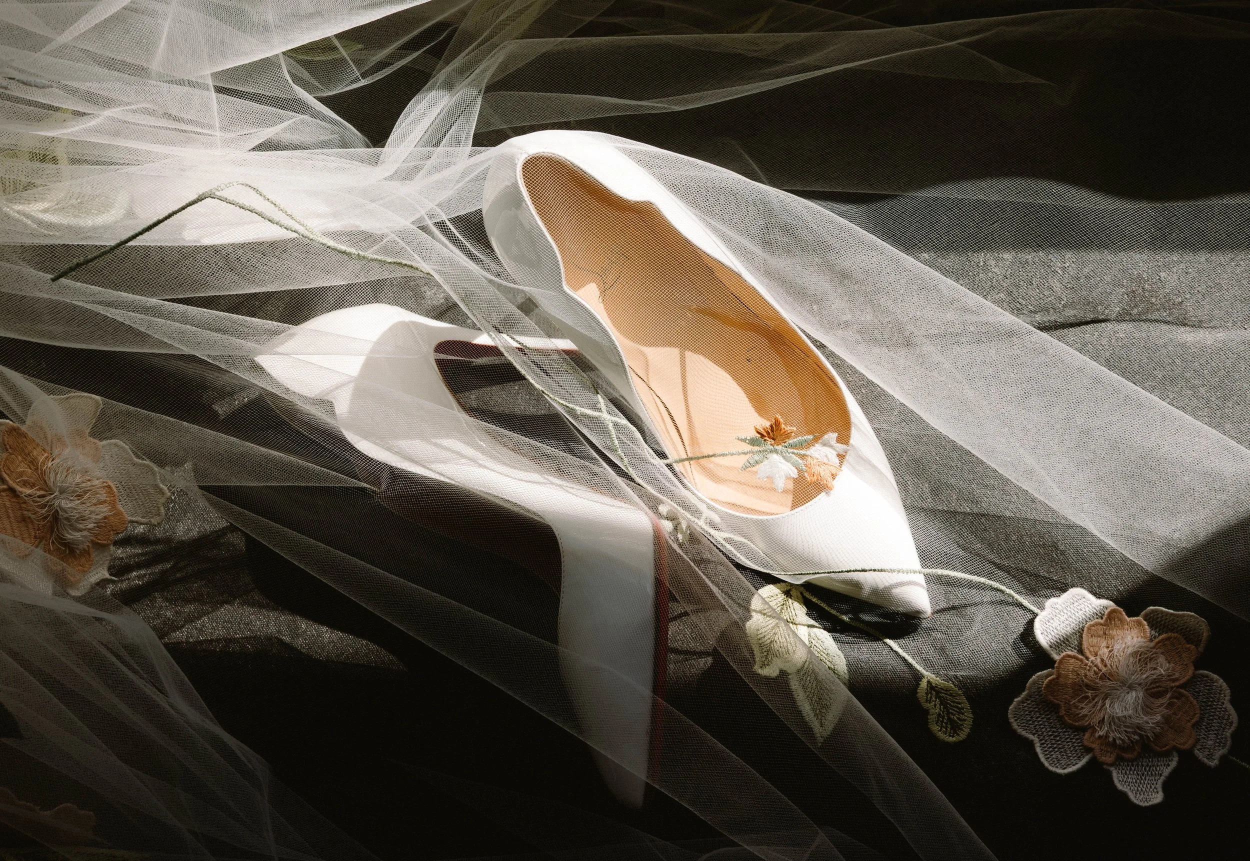 oak-glen-weddings-bridal-shoes-and-veil-in-the-sunlight.jpg