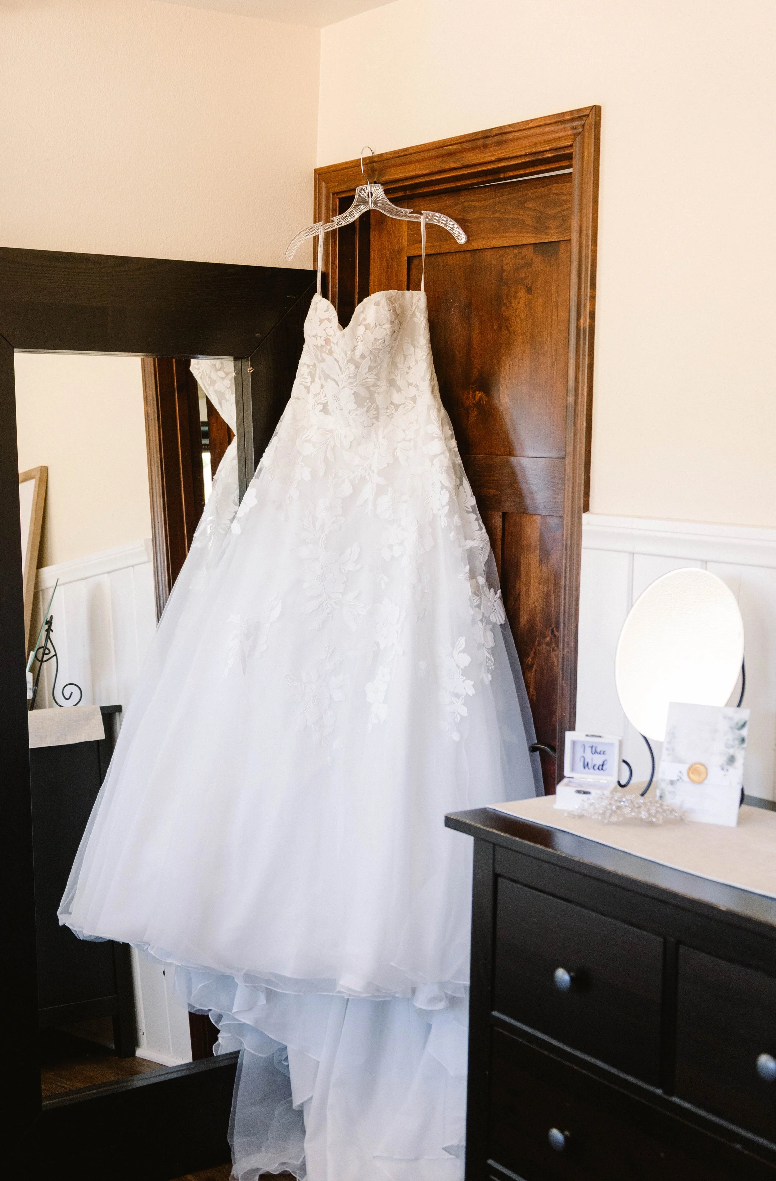 oak-glen-serendipity-garden-weddings-bridal-details.jpg