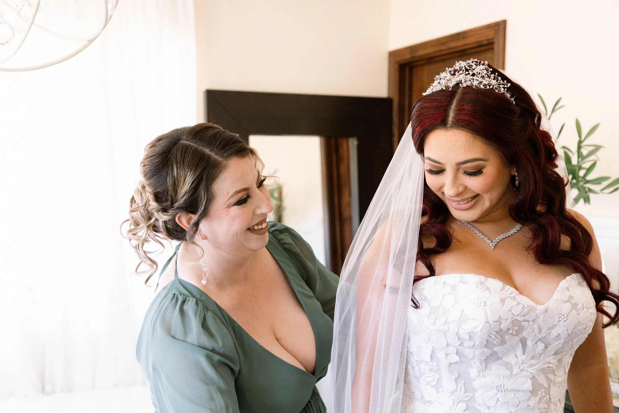 oak-glen-serendipity-garden-weddings-maid-of-honor-helps-bride-get-ready.jpg
