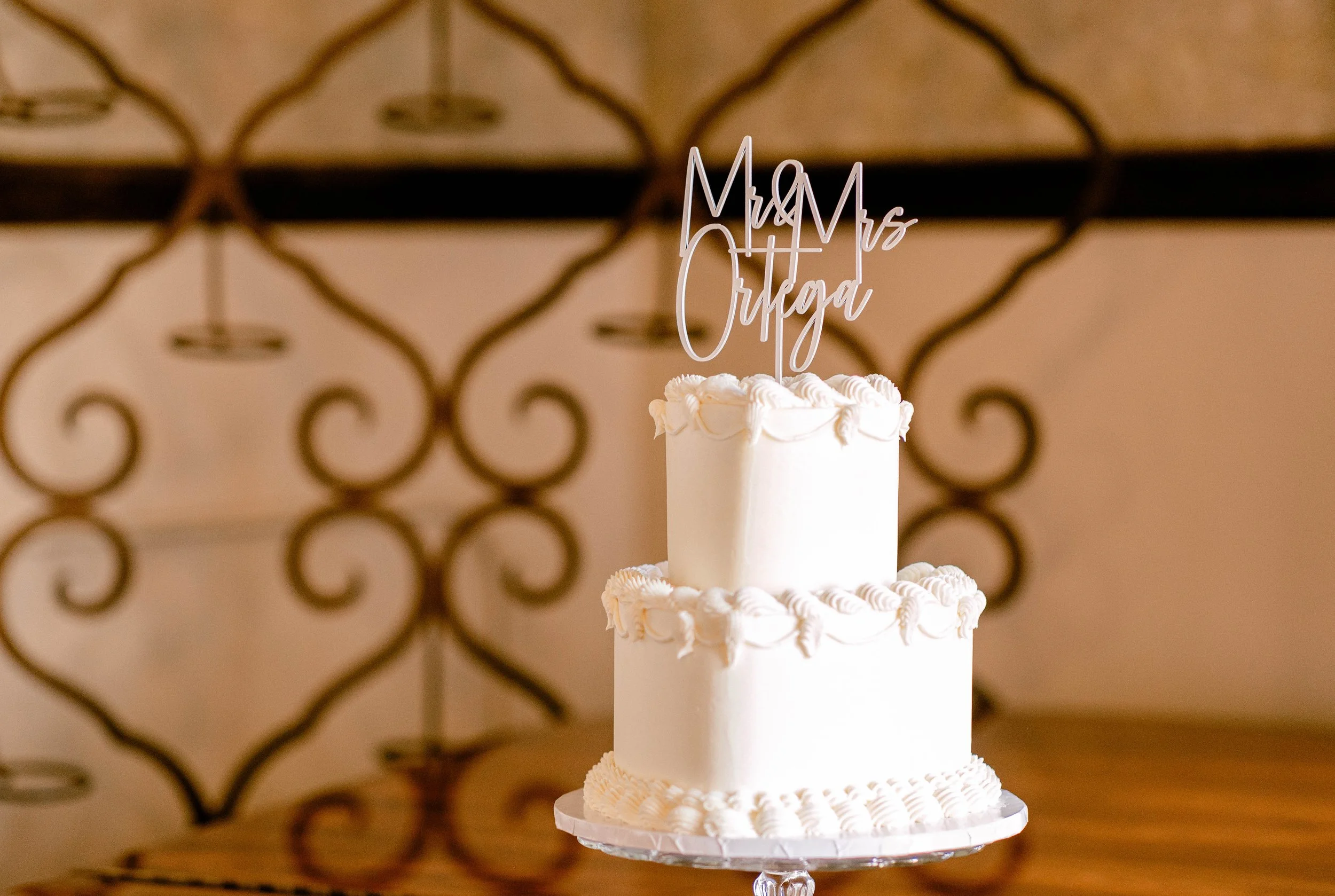 loft-84-riverside-wedding-details-cake.jpg