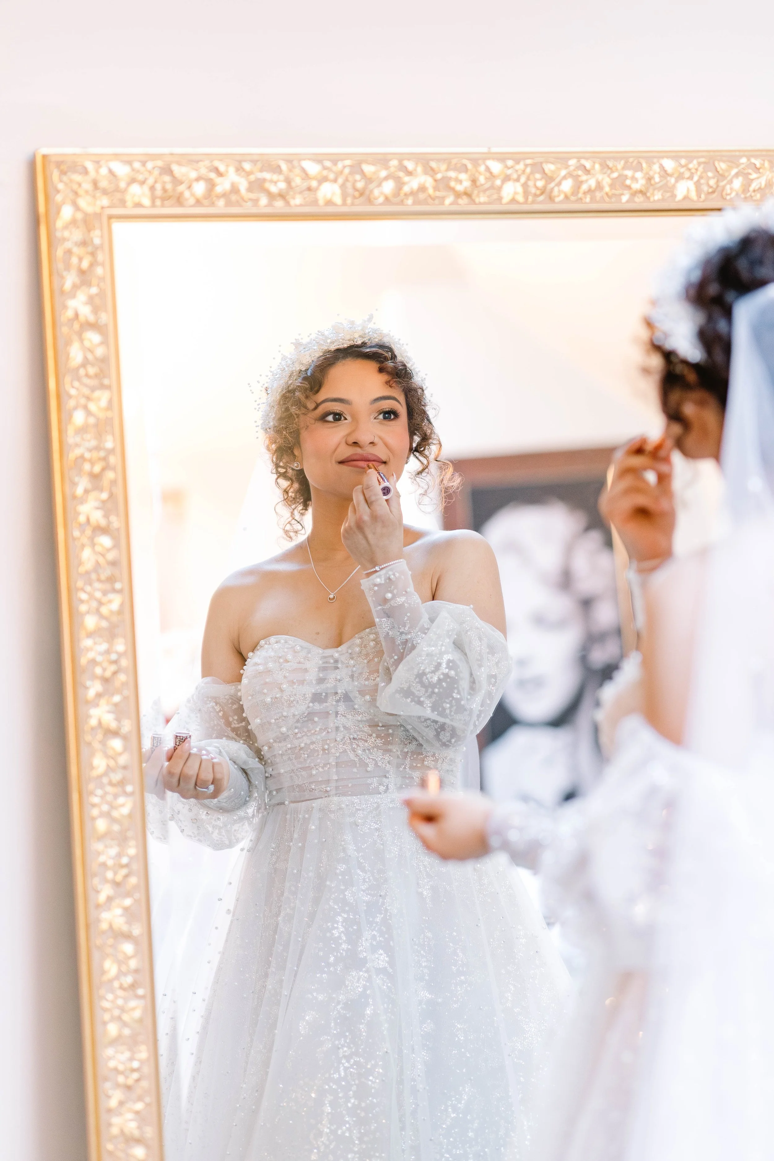 loft-84-wedding-bride-getting-ready-in-front-if-mirror.jpg