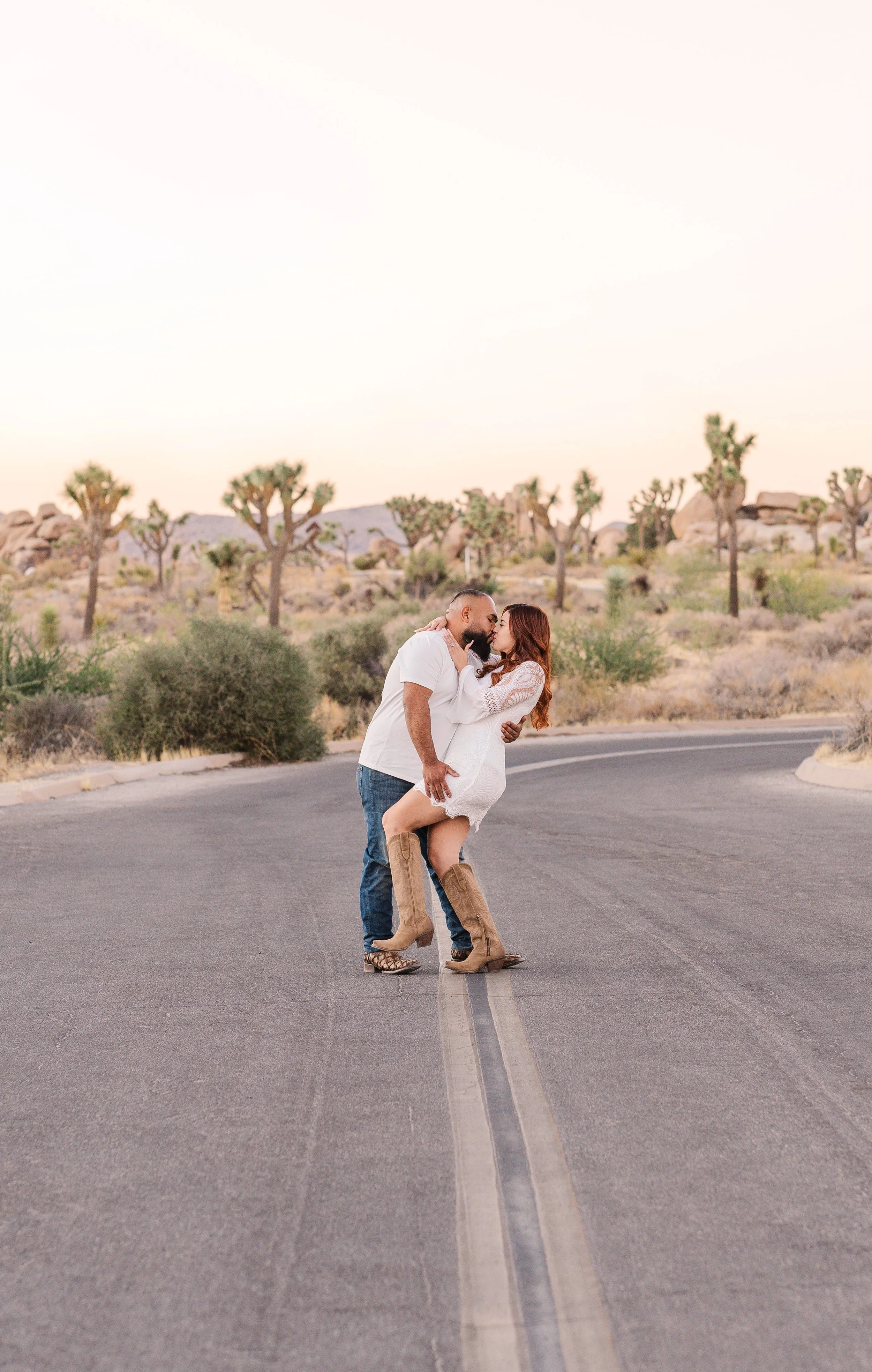 Joshua-tree-engagement-session-couple-kiss-in-road.jpg