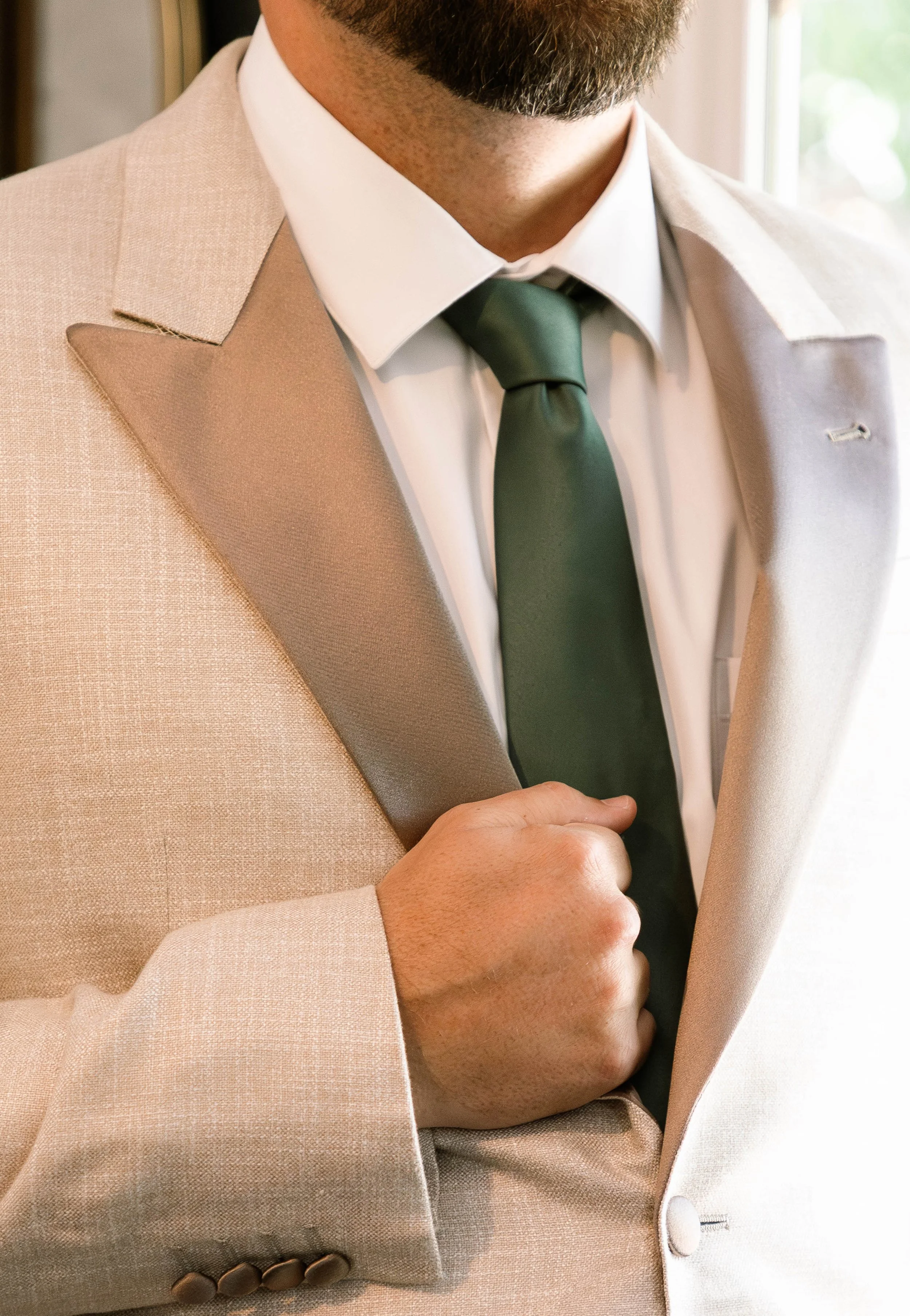 oak-glen-serendipity-garden-weddings-grooms-suit-details.jpg