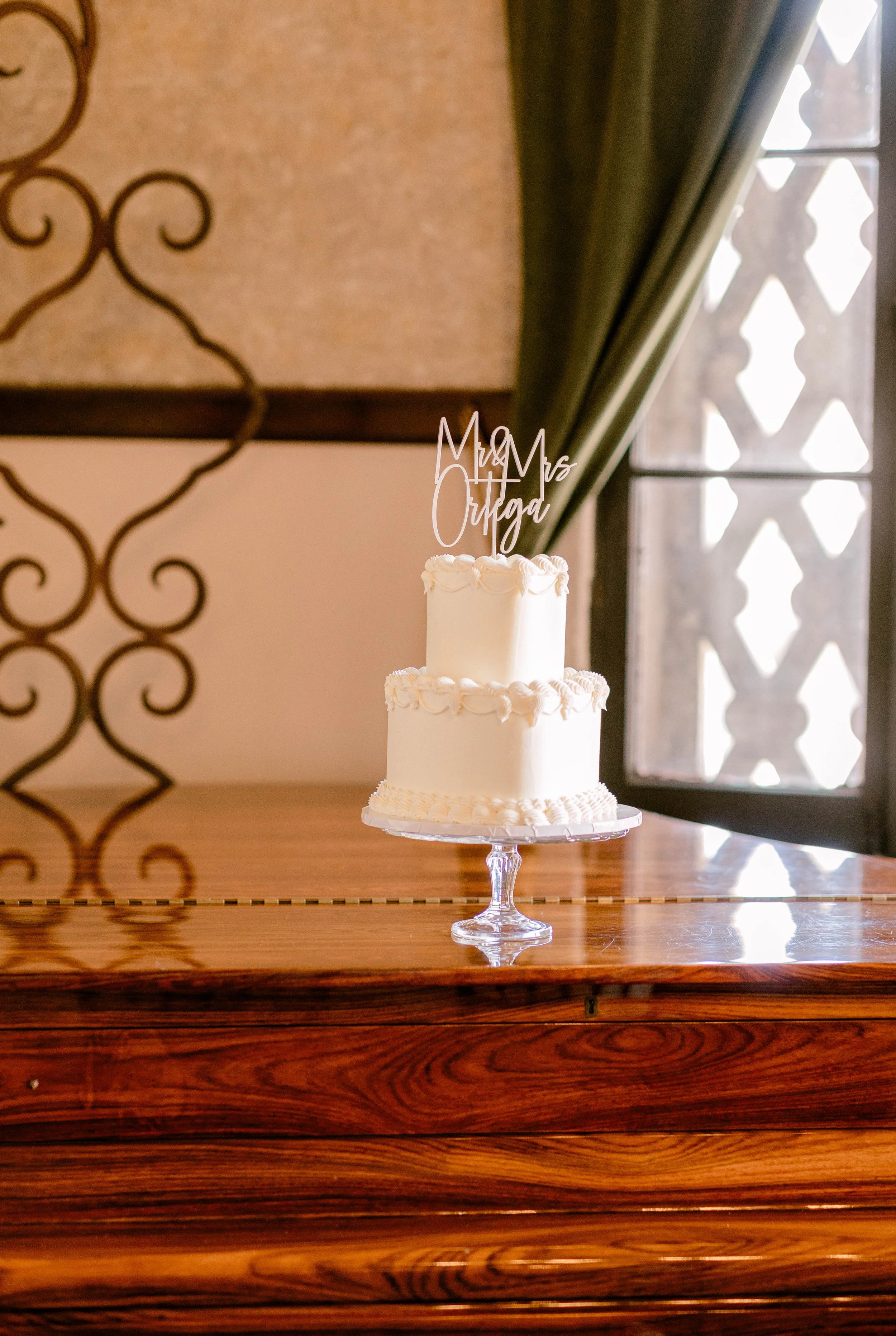 loft-84-riverside-wedding-details-cake.jpg