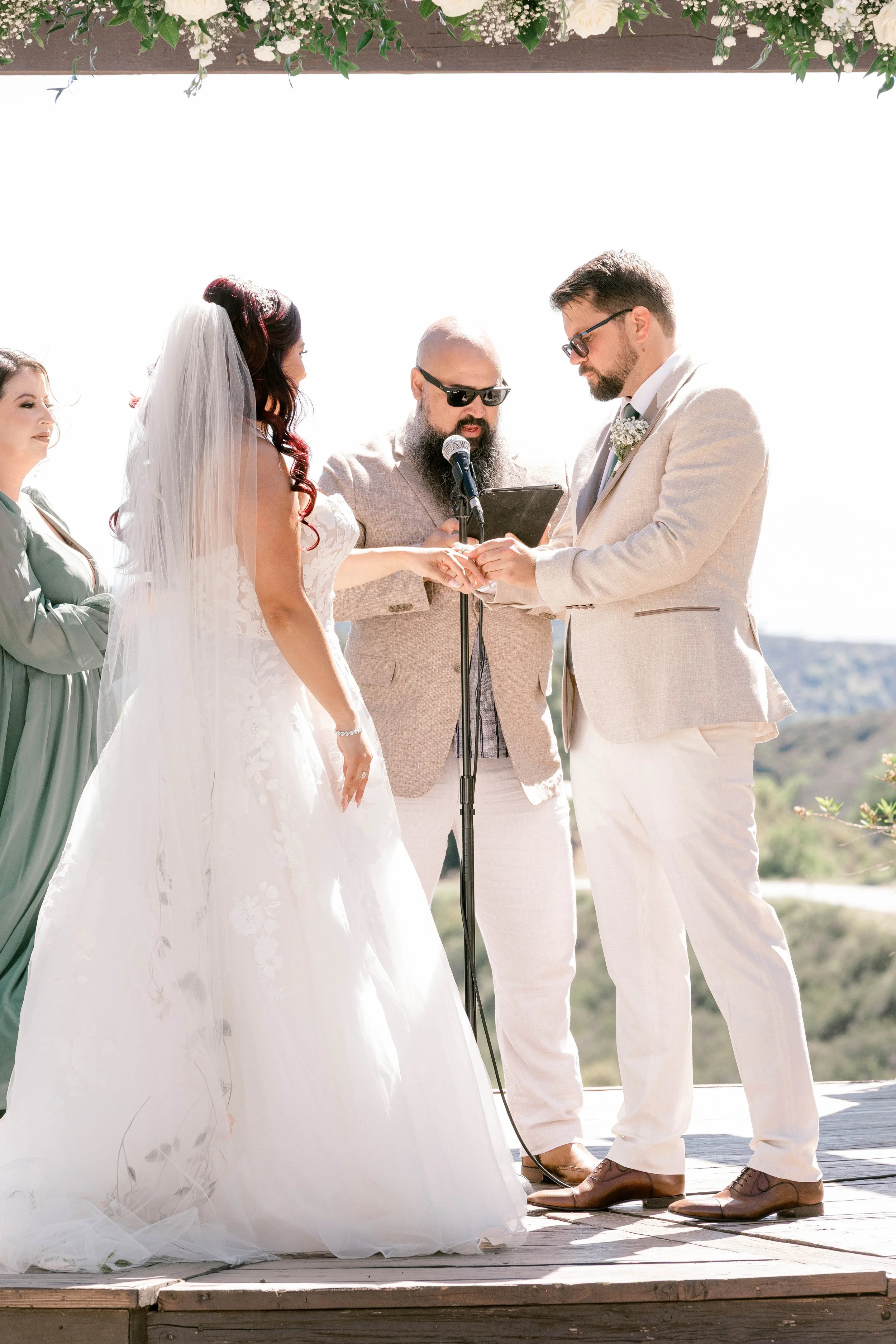 oak-glen-serendipity-garden-weddings-spring-wedding-ceremony.jpg