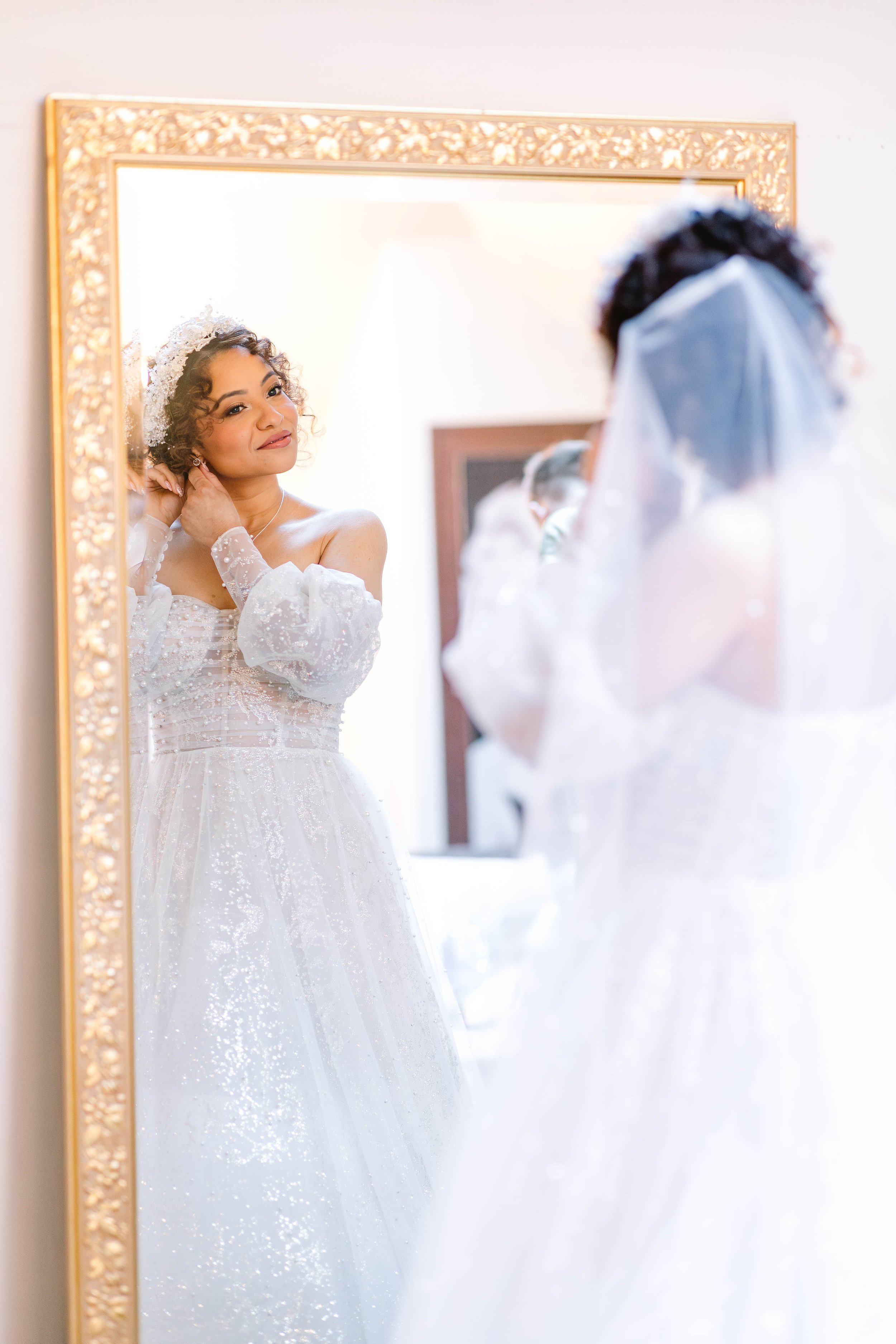 Grace in Every Moment | The Bride Getting Ready at Loft 84