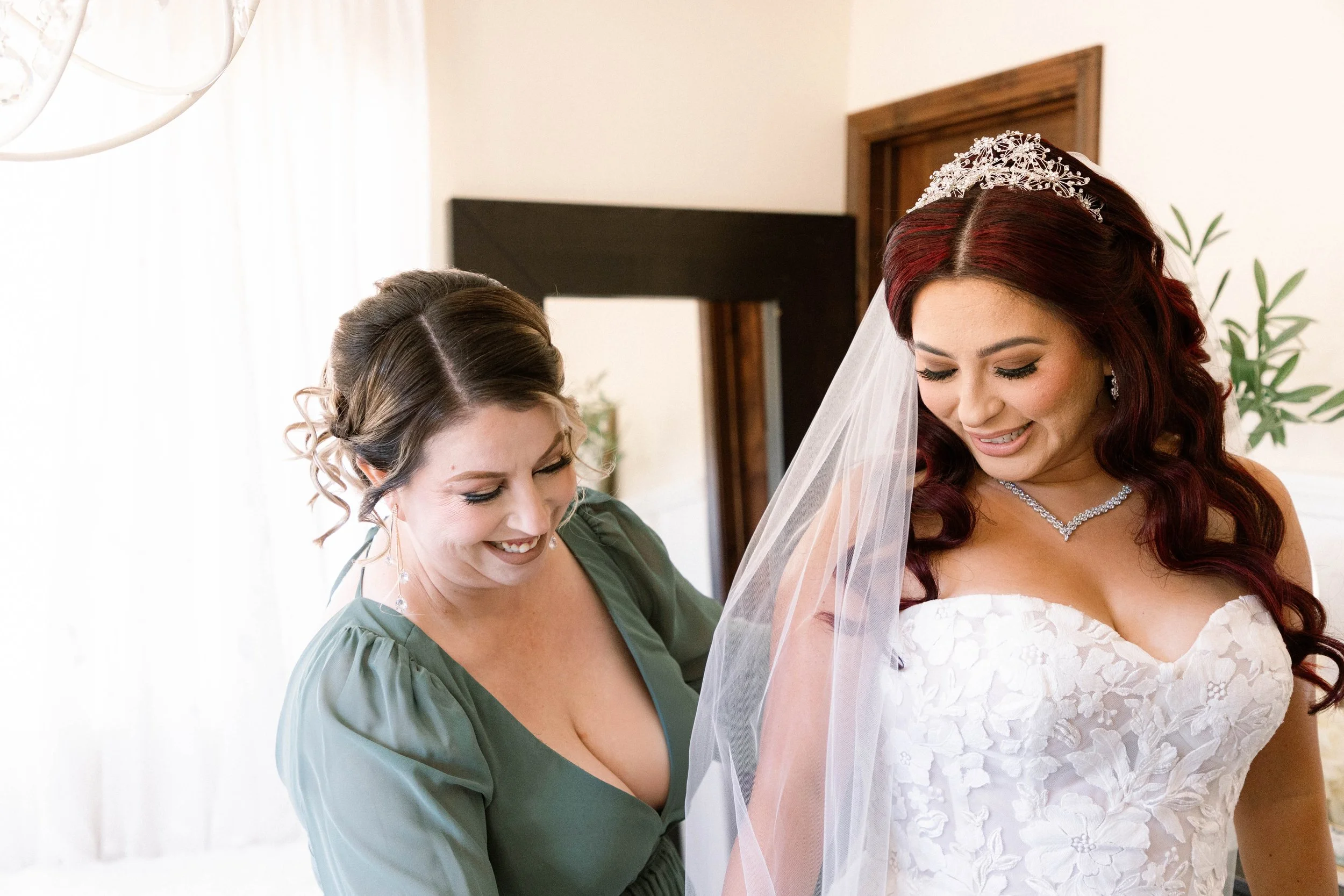 oak-glen-serendipity-garden-weddings-maid-of-honor-helps-bride-get-ready.jpg