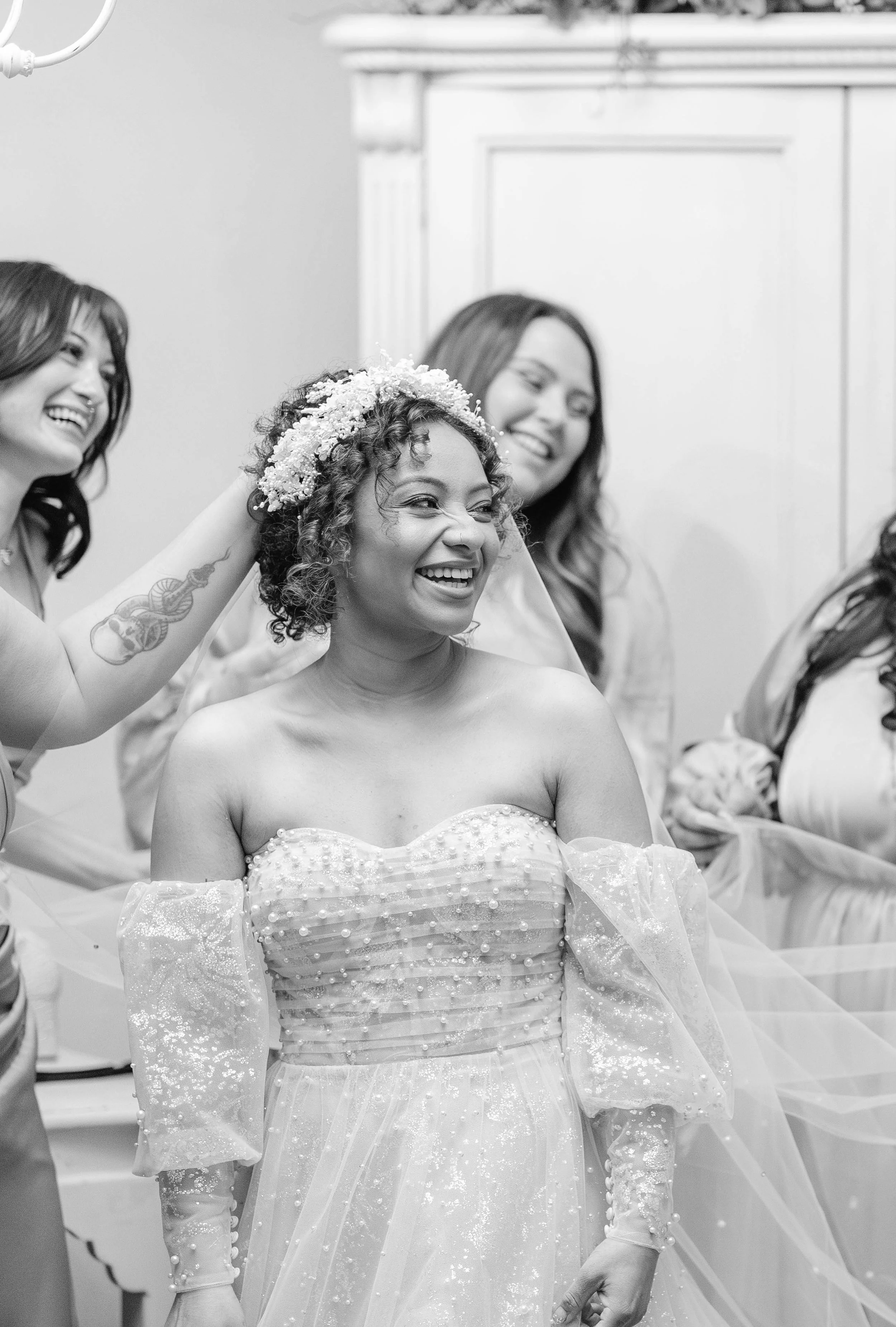 bride-getting-ready-with-bridesmaids-laughing-candid.jpg
