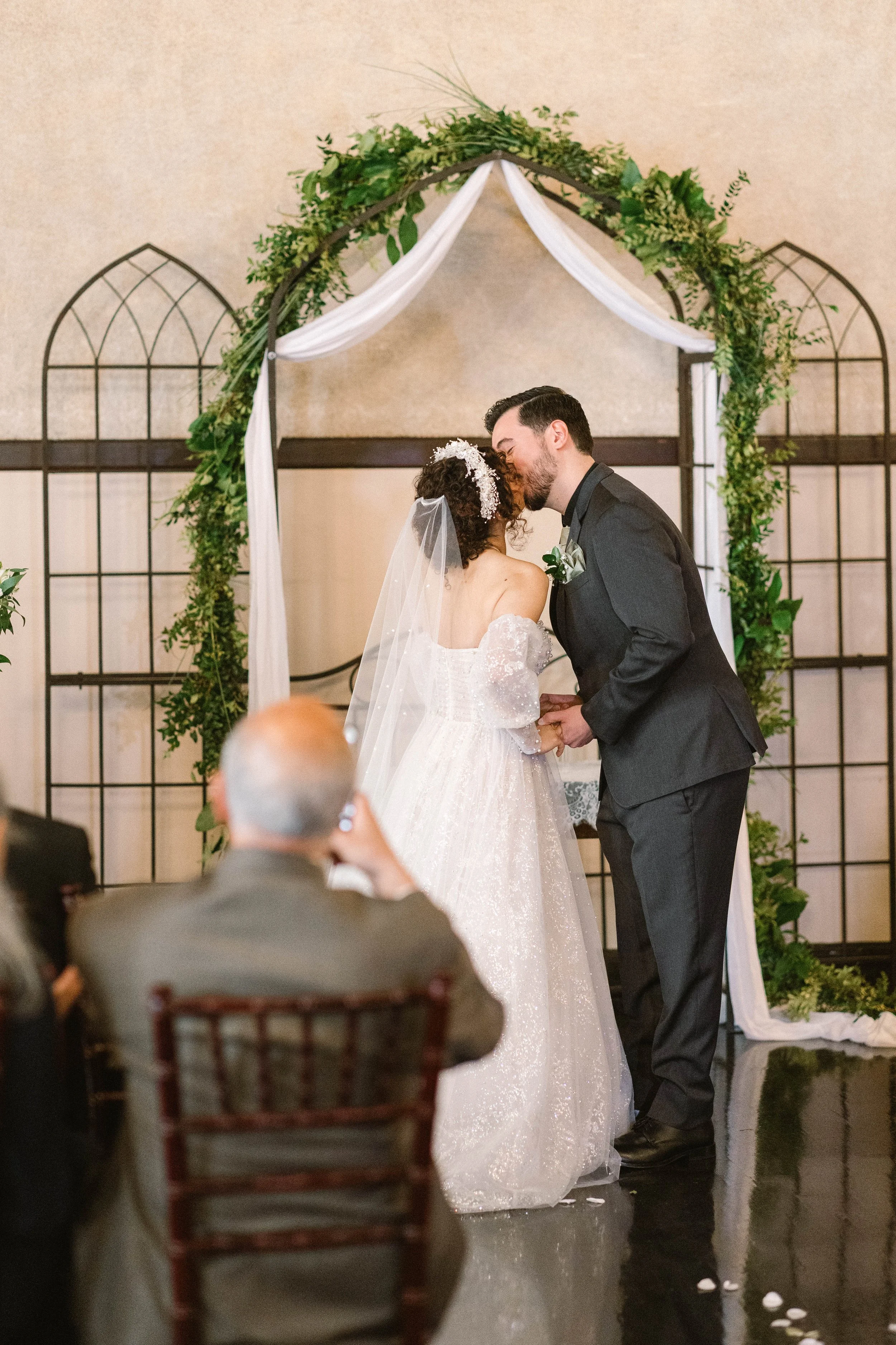 loft-84-riverside-wedding-ceremony-kiss.jpg