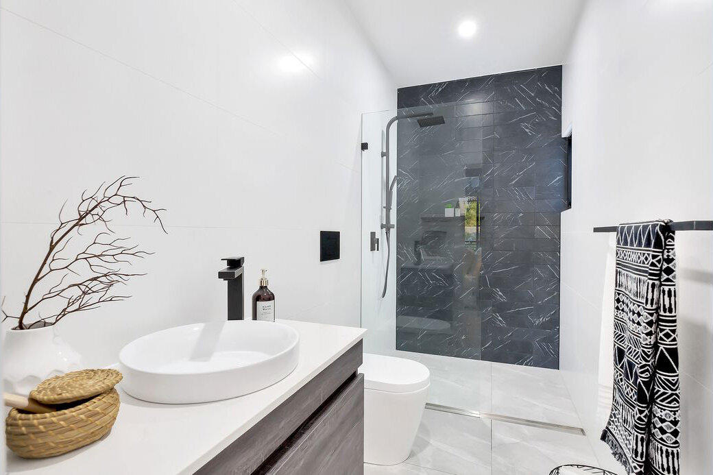 photo of a modern bathroom designed by an architect