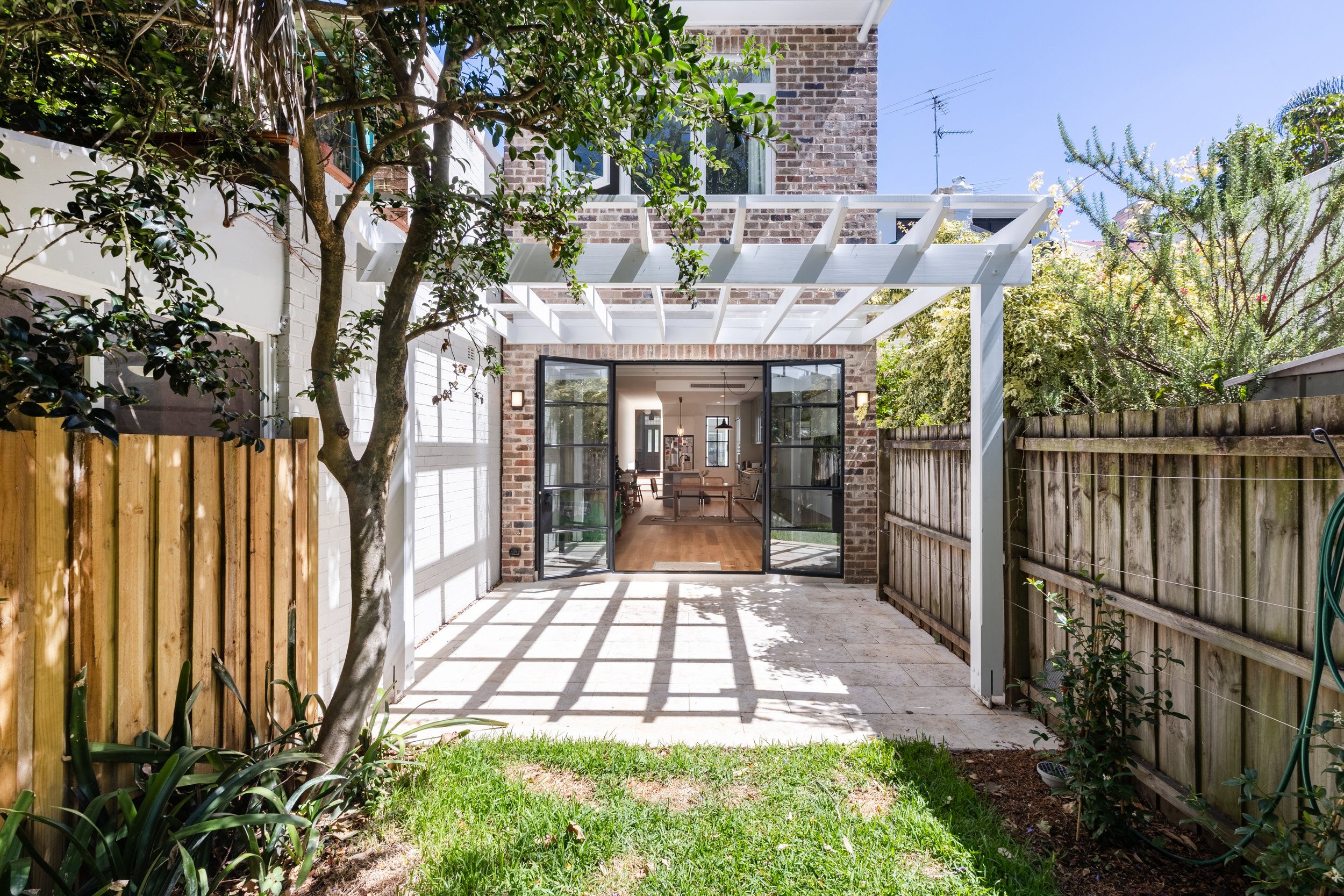 Rear garden in terrace house addition
