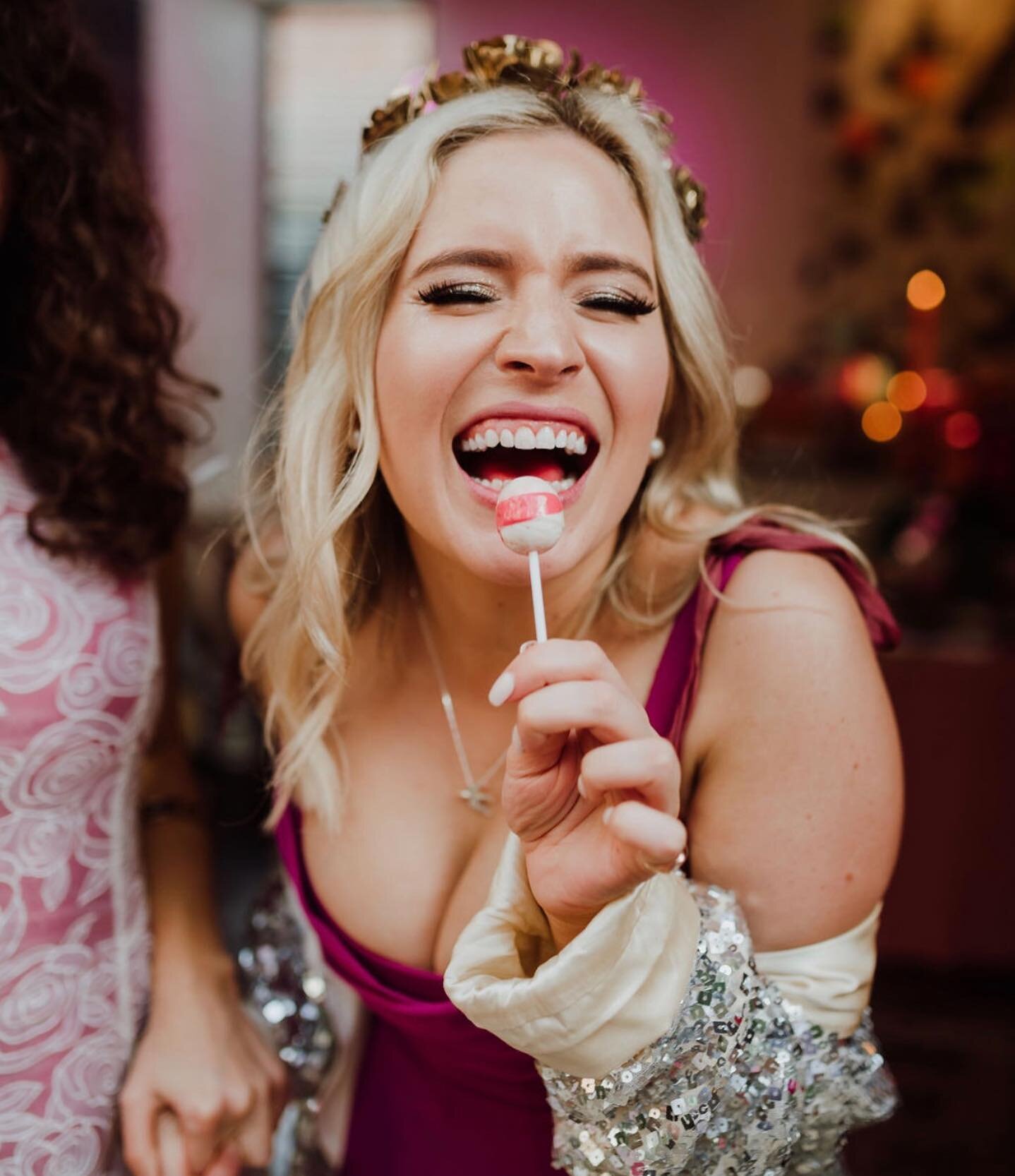 ❣️💕 S P R E A D  T H E  L O V E 💕❣️

This is pretty much the exact face I make when I receive a new review after marrying a couple. 

These love letters are the best way for new couples to find me, suss me out and lock me in to start their own #mar
