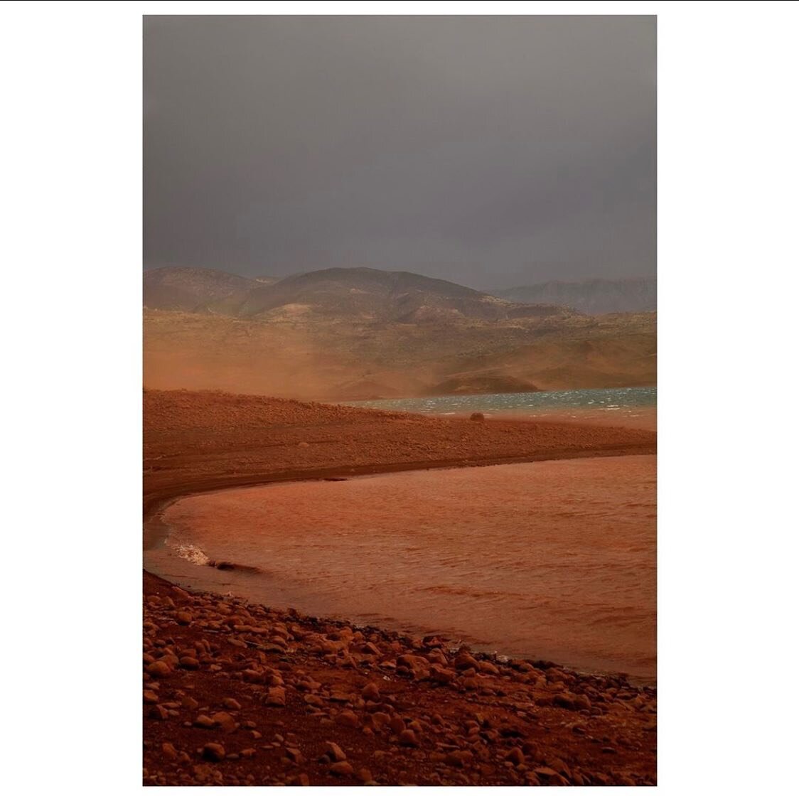 -
PHOTO: Bin El Ouidane. Mid Atlas. Morocco. 2011. 
. 
&copy; #HarryGruyaert/#MagnumPhotos
.
.
#harrygruyaert #documentary #photography #photojournalism #magnum #magnumphotos #magnumphotosphotographers #magnumphotoskoreaagent #europhotos #해리그뤼아트 #다큐멘