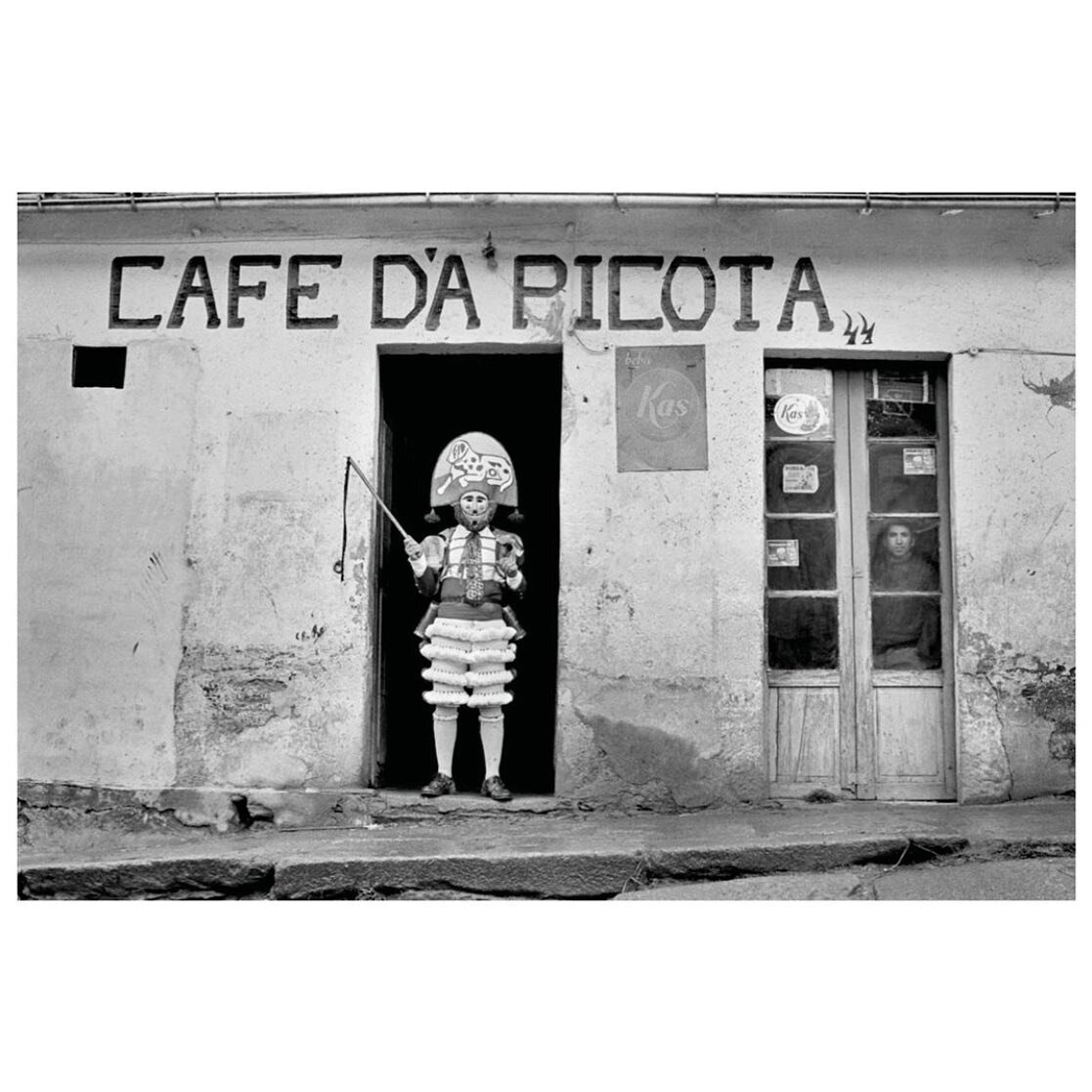 -
PHOTO: El peliqueiro. Laza. Galicia. Spain. 1975. 
. 
&copy; #CristinaGarciaRodero/#MagnumPhotos
.
.
#cristinagarciarodero #documentary #photography #photojournalism #magnum #magnumphotos #magnumphotosphotographers #magnumphotoskoreaagent #europhot