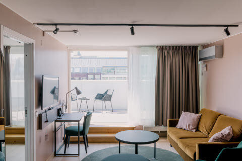 Scandic-Rubinen-room-suite-ZR-livingroom.jpg