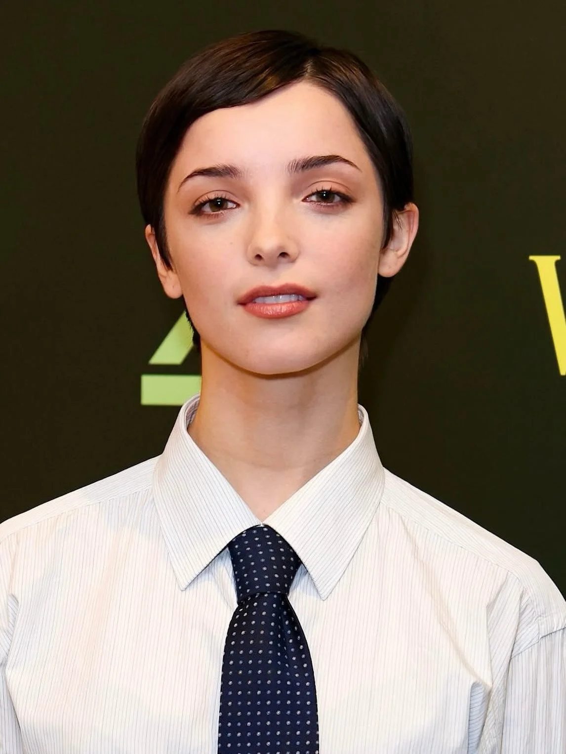 @jjessicareynolds at a screening of drama A Woman of Substance.
Glam #wendyturnermakeup
Publicists @tapestrylondon 
.
.
.
.
.
#womanofsubstance #90sfashion #90smakeup #pixiecut