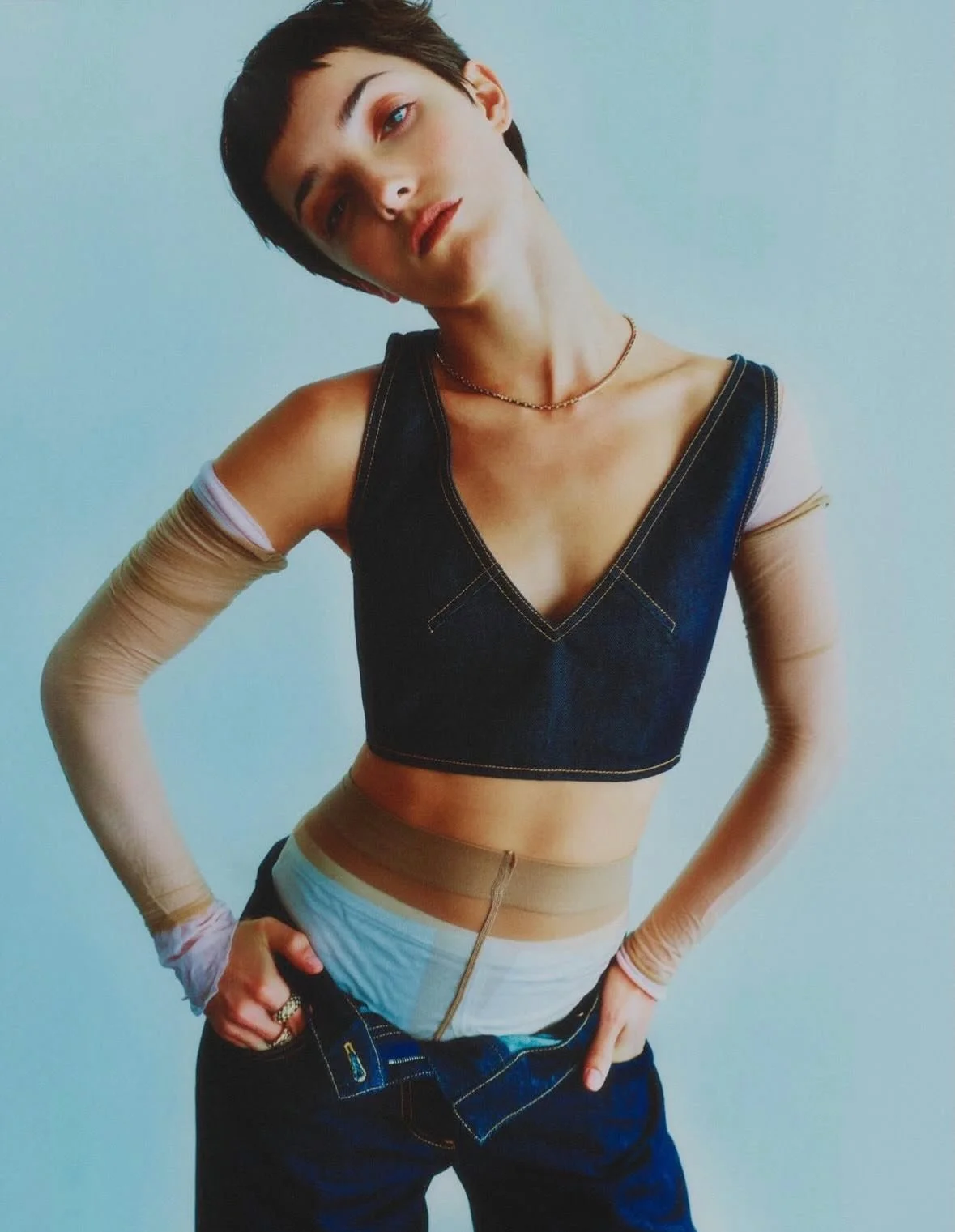 Outtakes and favourites 💙
@jjessicareynolds @louisvuitton 
Photographer: @florencemann_ Stylist: @esperanzadelafuente_
Hair and Makeup: @wendyturnermakeup using La Beaut&eacute; @louisvuitton
Manicurist: @amirai.nails
Photography assistant: @rosie_f
