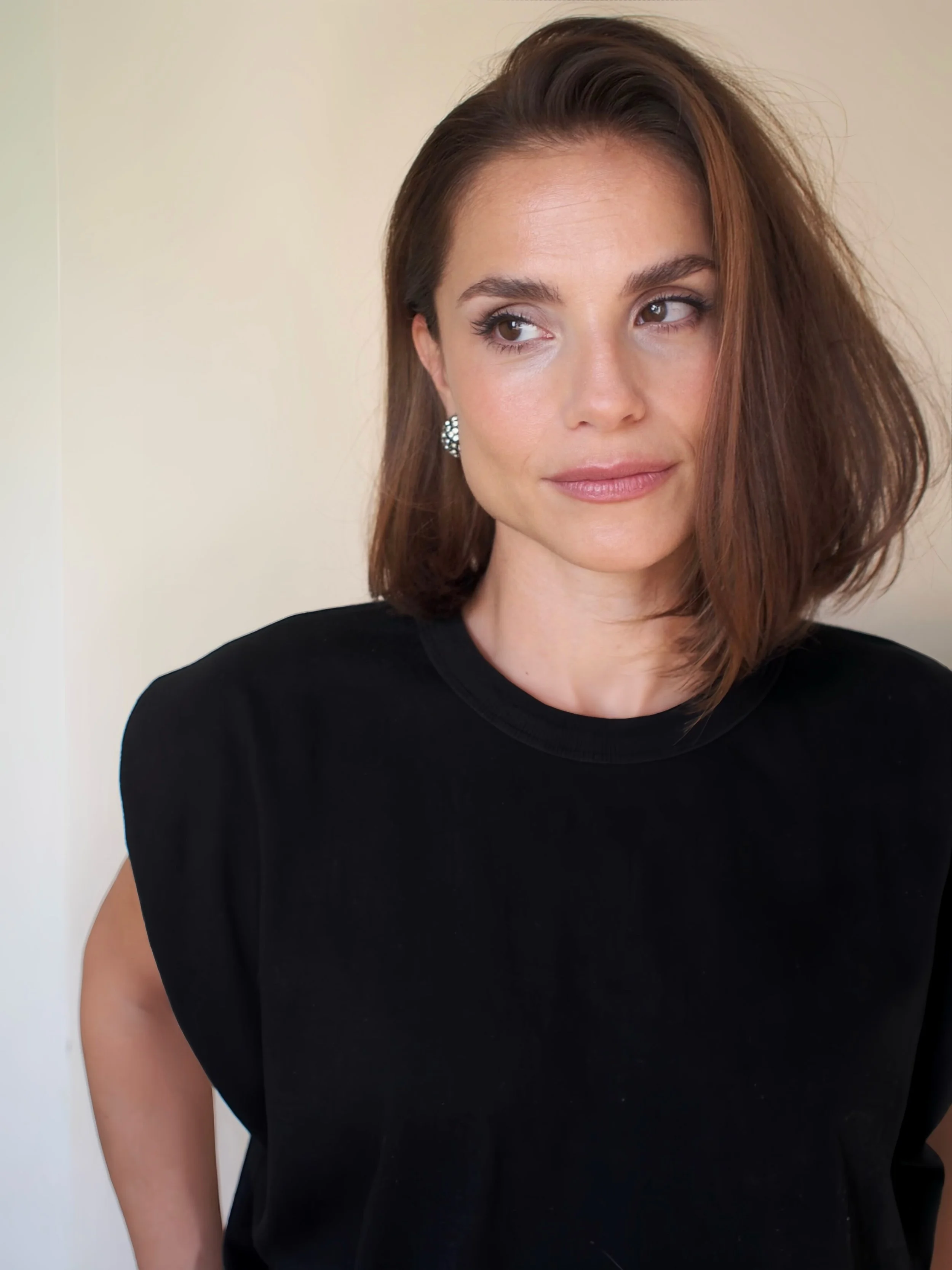 Charlotte Riley attends the Sky Arts Awards 2026 at the Roundhouse LFF.
Glam Pic 1&amp;2 #wendyturnermakeup

Products 
@drlevyofficial Contour Pro &amp; Freezing Anti-Fatigue
Mask &amp; The Thermo Glow Pro @joannajeffreyscomms
@rhode Glazing Milk
@ta