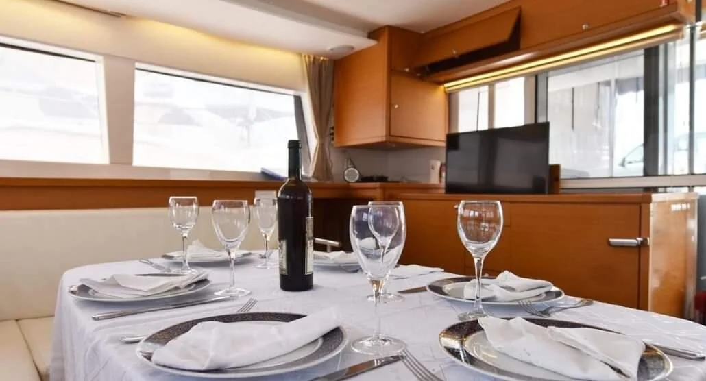 Catamaran-yacht-dining-area.jpeg