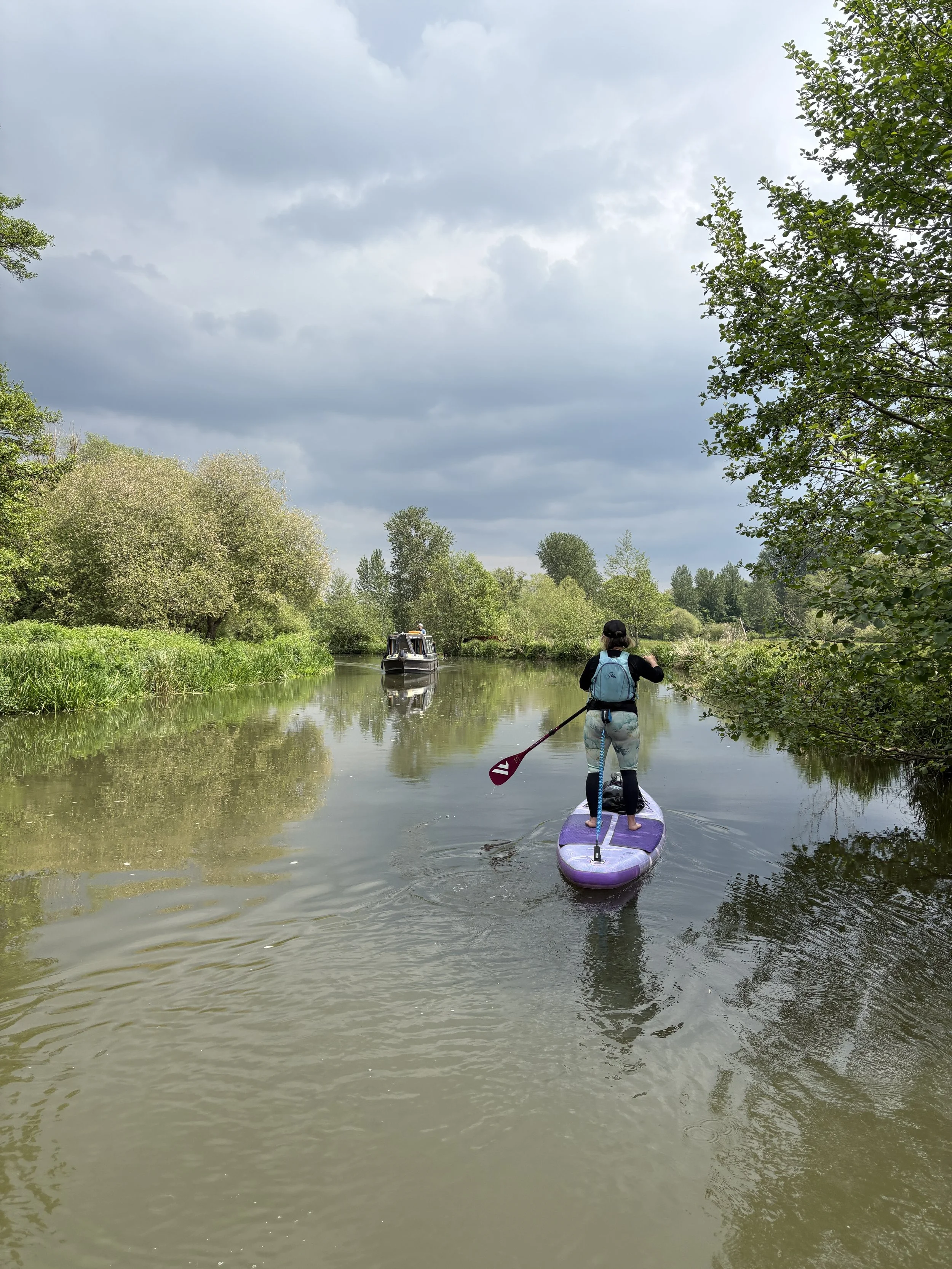 Clare-paddling-river-wey.JPEG