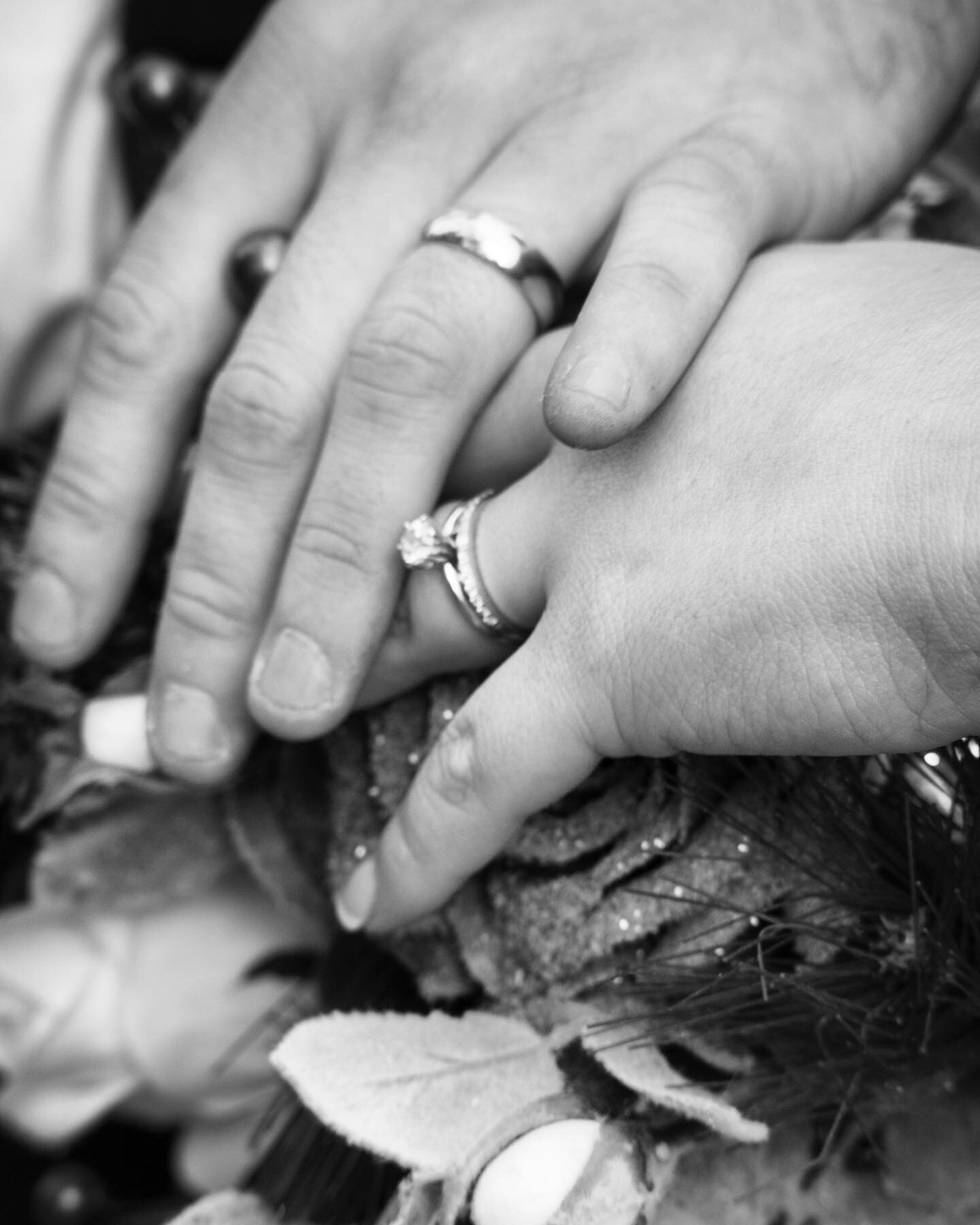 Hands tell stories ❤️
.
.
.
.
.
.
#wedding #closeup #newlyweds #fallwedding #winterwedding #weddingphotography #hands #rings #blackandwhite #cannon #cannonEOSM50 #highschoolsweethearts