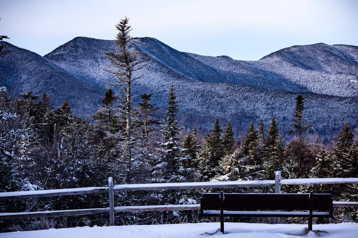 Relax With a View in the White Mountains 🗻
01.03.2020
Route 112
New Hampshire 

#whitemountains #tranquilo #explore #travel #landscapephotography #snow #scenic #winter #newhampshire #forest #floresta #kancamagus #highway #mountains #Invierno #invern