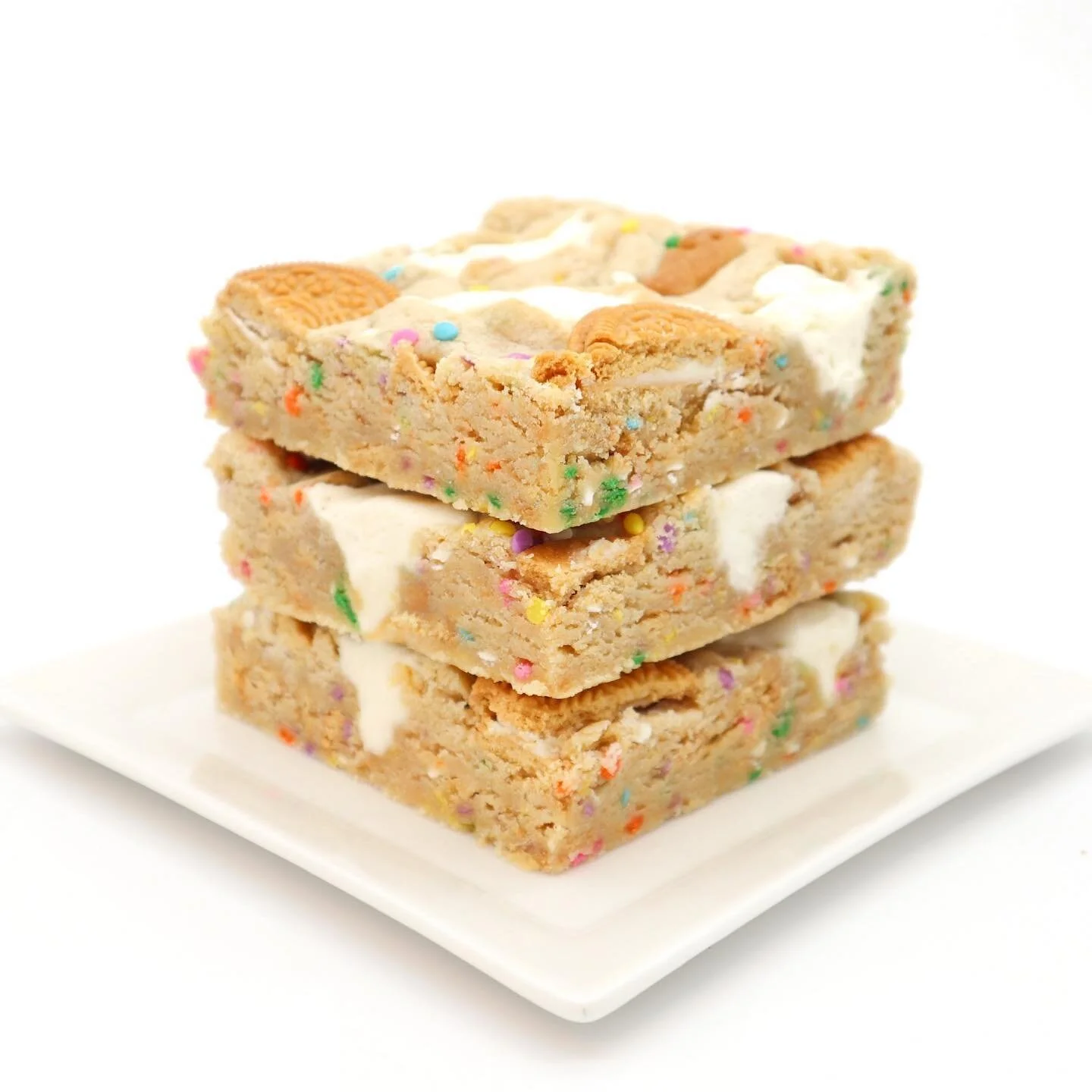 Photo dump! Some forgotten photos of previous blondies and brownies that I made for my treat boxes! If you could only pick one which would it be?

1. The Golden Cupcake 
2. Festive Funfetti 
3.  The Cranberry Bliss
4. The Mini Egg Funfetti 
5. The Or