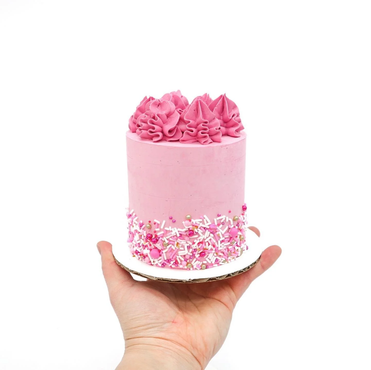 Heading into the weekend dreaming of this mini party cake 🥳🎂 what are your weekend plans!?

@sweetapolita sprinkle medley in Flamingle
@wiltoncakes 1M tip
.
.
.
.
.
#minicakes #minicake #vanillacake #sprinkles #pinkcake #ruffles #party #birthdaycak