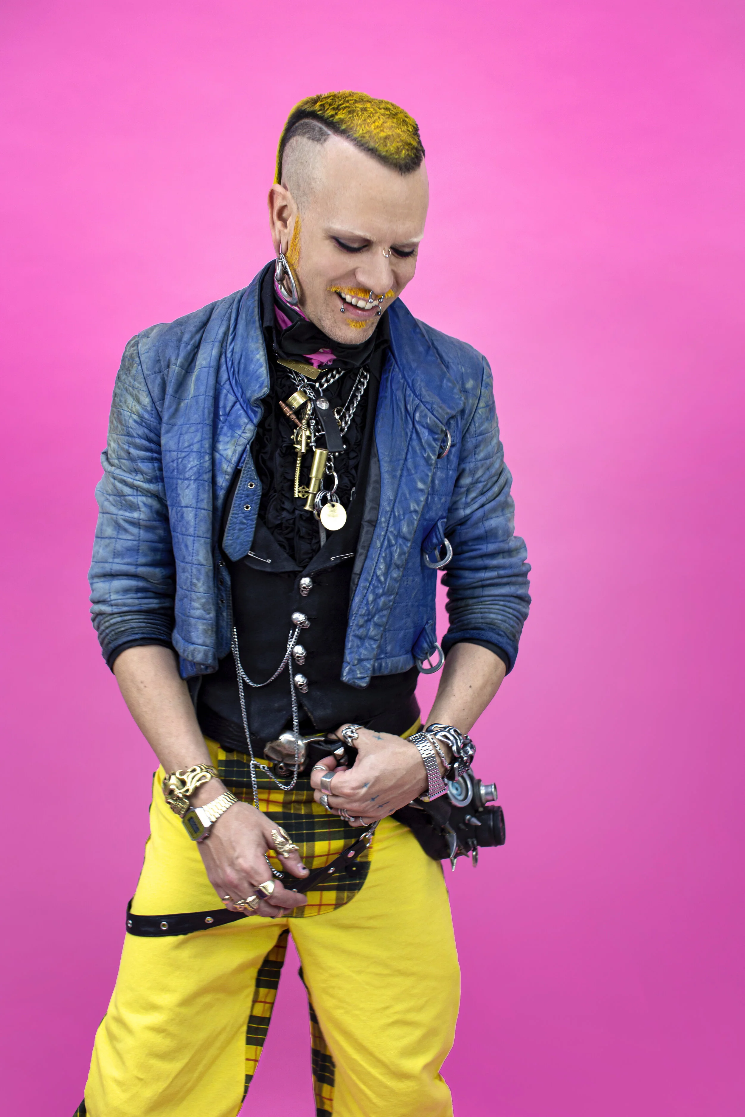 queer nonbinary barber, transfriendly barber, trans barber, nurodivergent barber