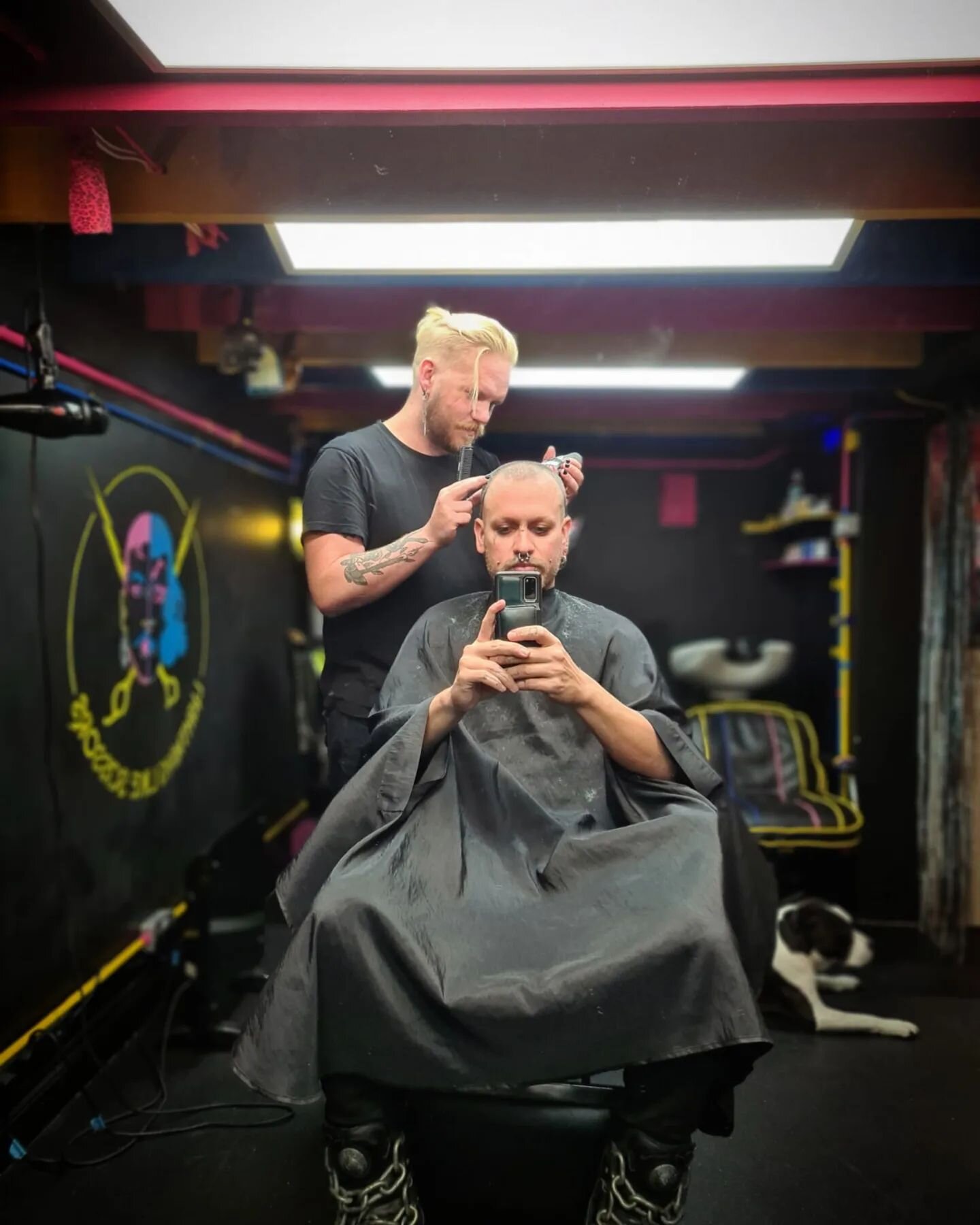 ⚡️&quot;Cayden's so good, even I come to him to get my hair done!&quot; ⭐️⭐️⭐️⭐️⭐️ - Buck Rumstache⚡️✂️

⚡Follow @lightninglikescissors, click BOOK NOW and download the Booksy app to get your appointment today!⚡
.
.
.
.
.
#brightonhair #brightonhaird