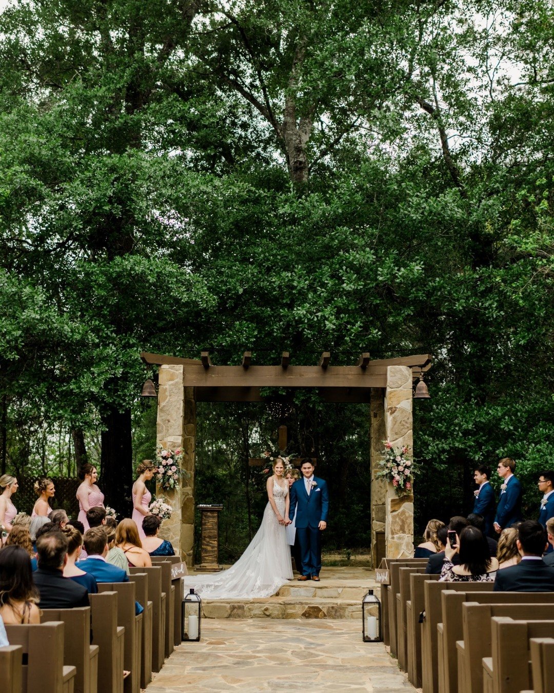 The joyous moments of becoming Mr. and Mrs. in front of your family and friends 🥰

📷 @racheldriskellphoto 
💐 @heb_magnolia_blooms 
👰🤵 @katelyn.yin &amp; @brandon.yin.1 
💄 @blushdbeautytx 
Magnolia Bells Gold Package

More vendors from this stun
