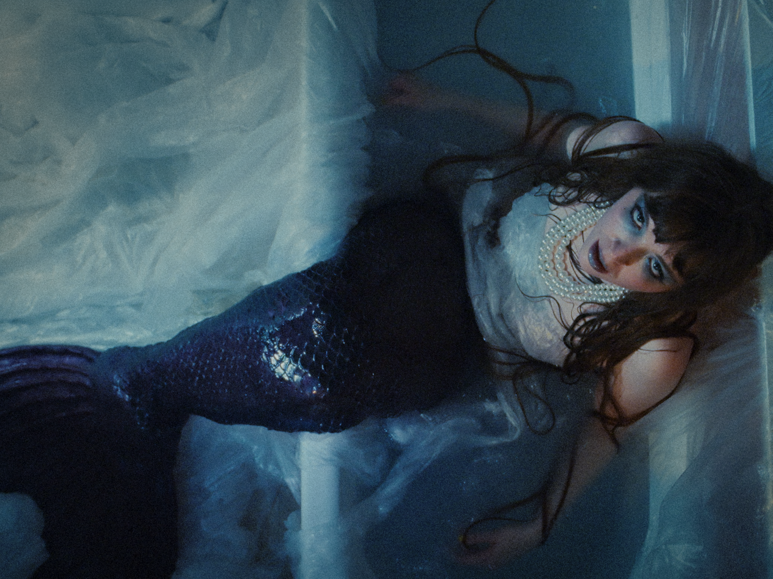 grade_ref_still_FISHWIFE_Surviving_the_end_of_the_world0003977.jpeg