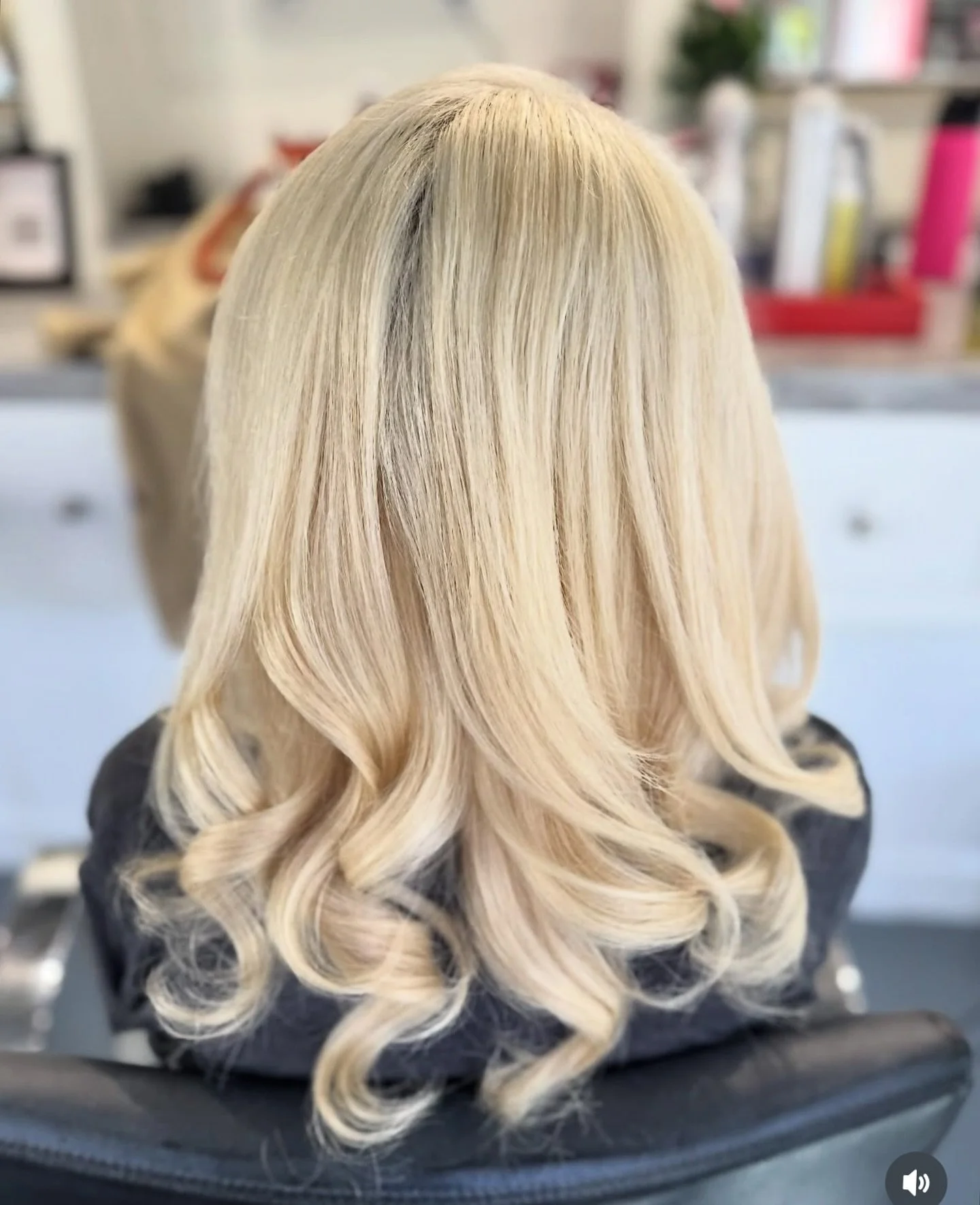 $39 blowout and suddenly you have weekend plans you didn&rsquo;t even make yet 😌💨✨ 

#njblowoutbarstylist @gabbycontehair ❤️

✨ The Concept Blowout Bar ✨ 
👉🏼$39 #blowouts 
✖️Includes additional heat styling
🚫 No up charge regarding length or thi